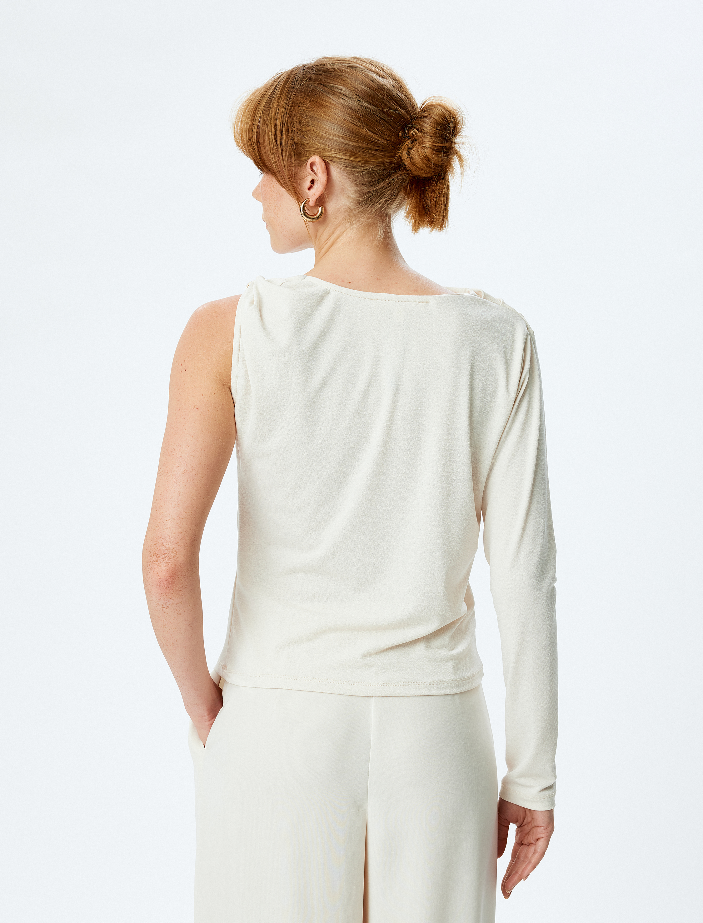   Drape Detaylı Metal Aksesuarlı Slim Fit Tek Omuz Bluz