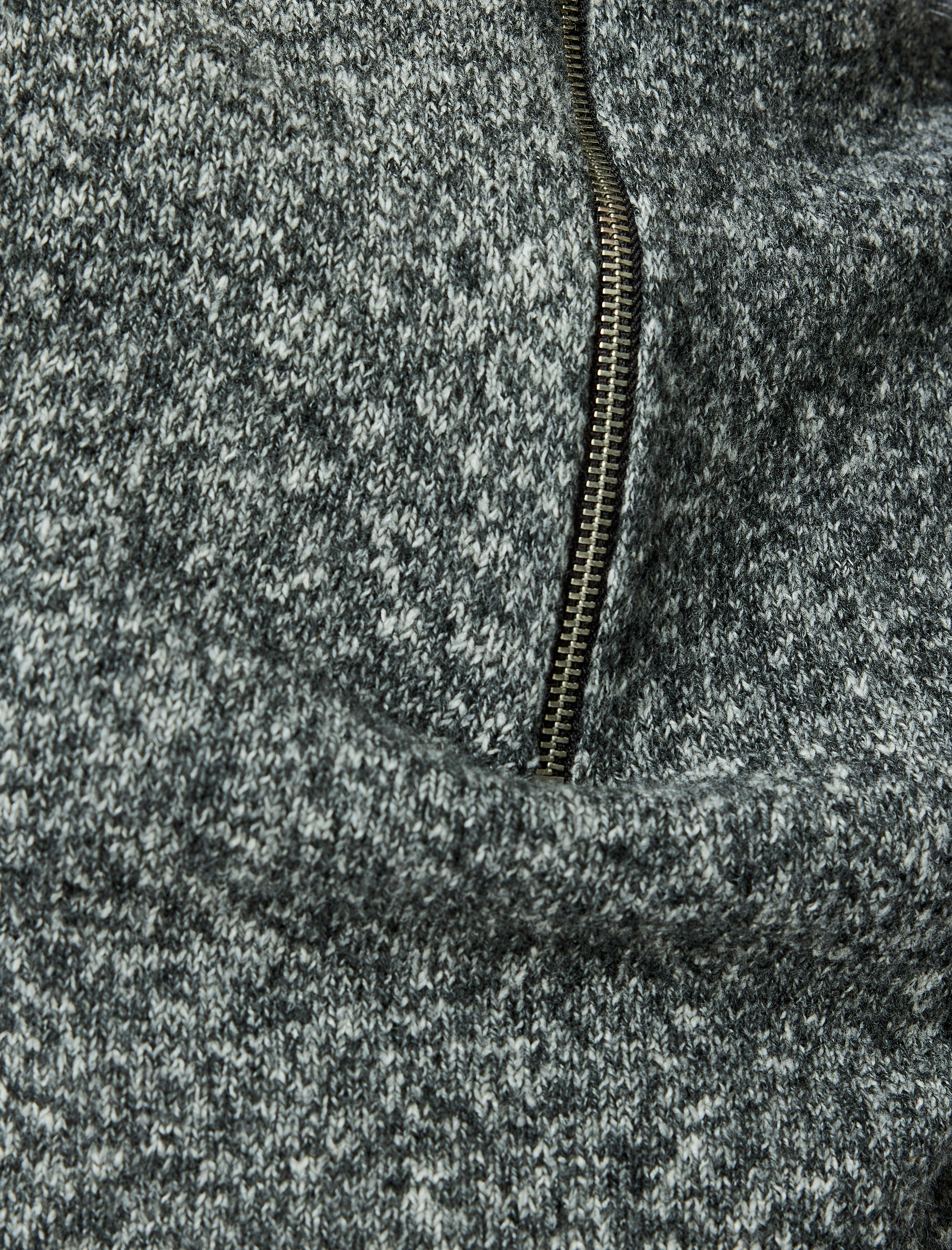   Yarım Fermuar Detaylı Dik Yaka Kolsuz Triko Süveter