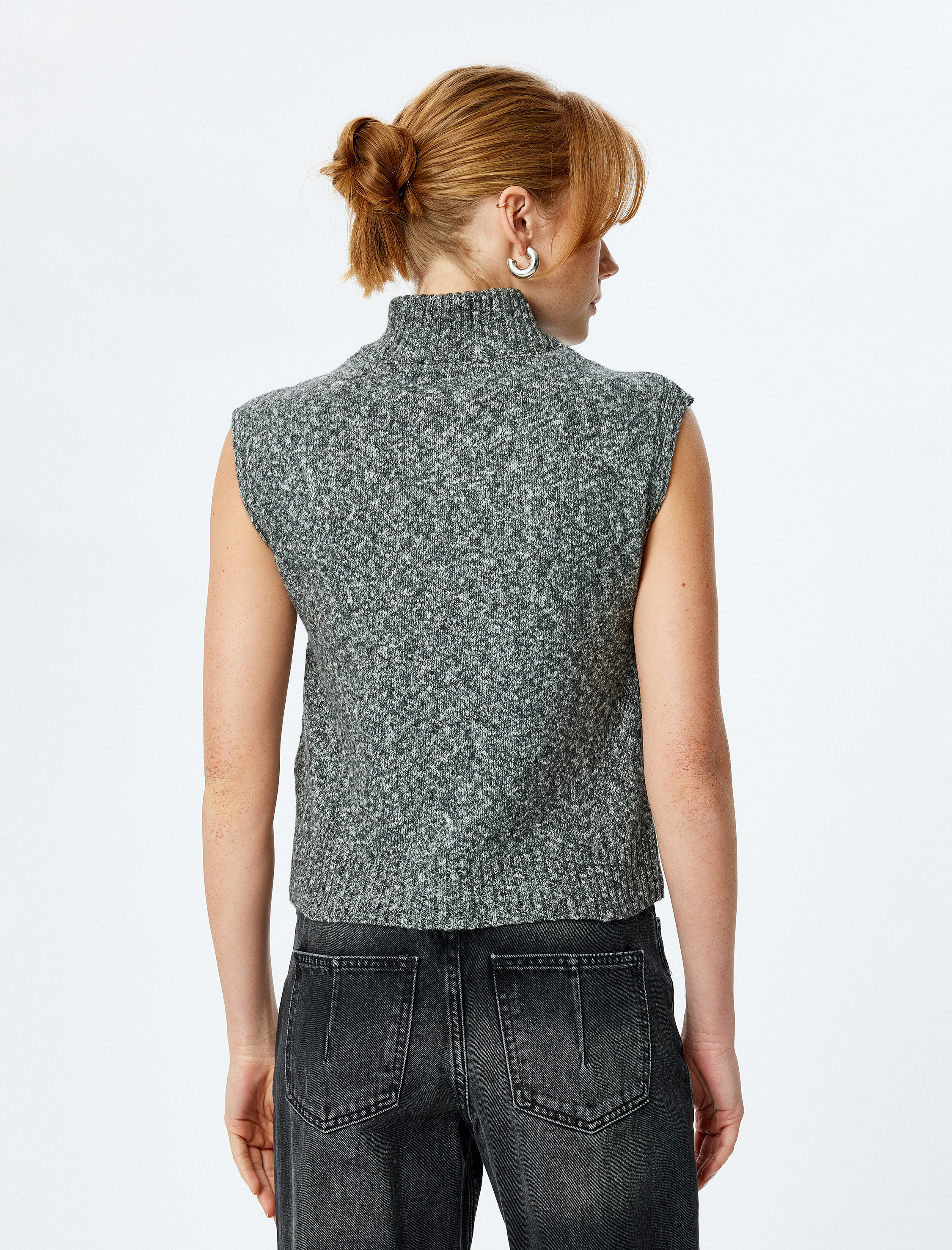   Yarım Fermuar Detaylı Dik Yaka Kolsuz Triko Süveter