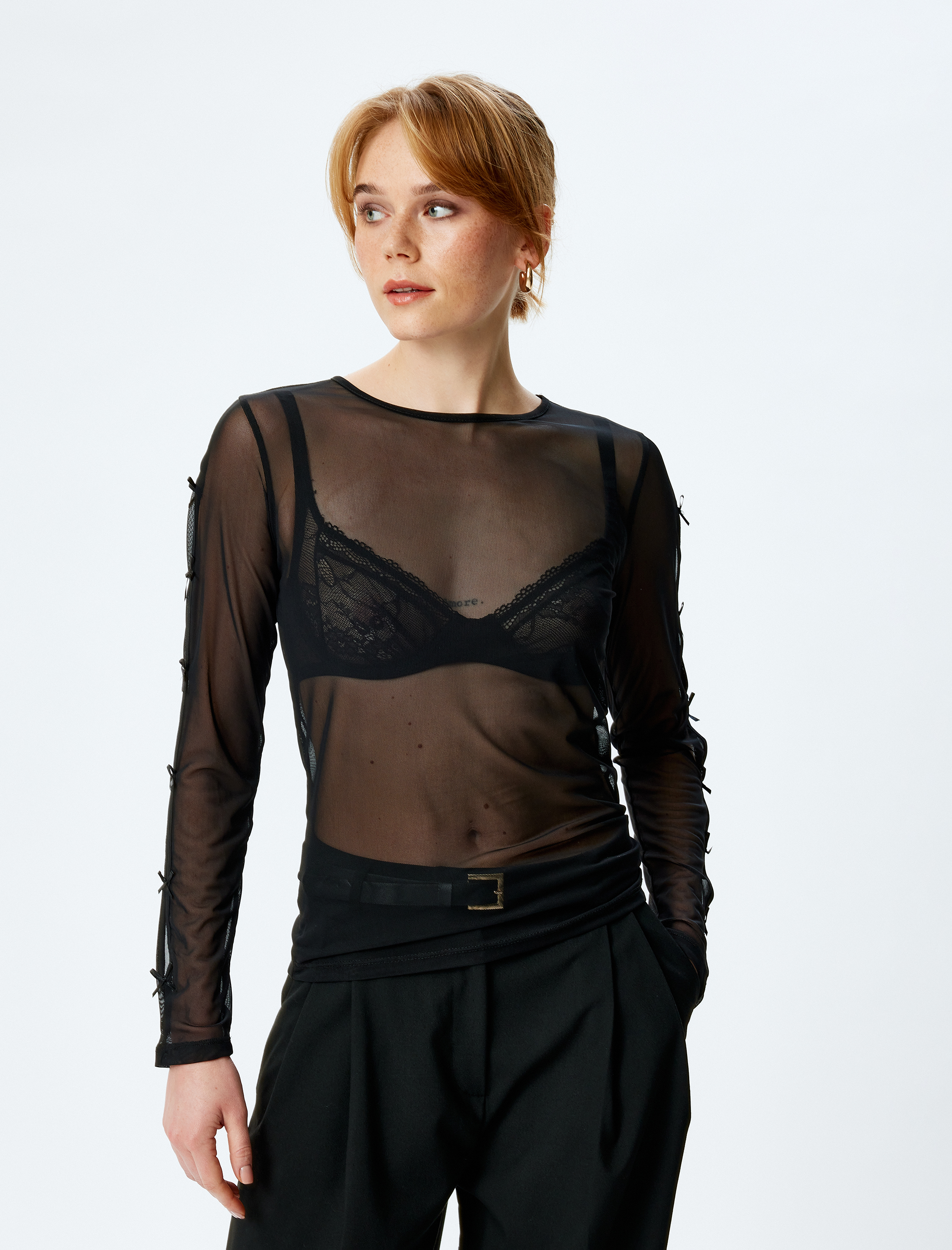   Fiyonk Detaylı Uzun Kollu Transparan Tül Tişört