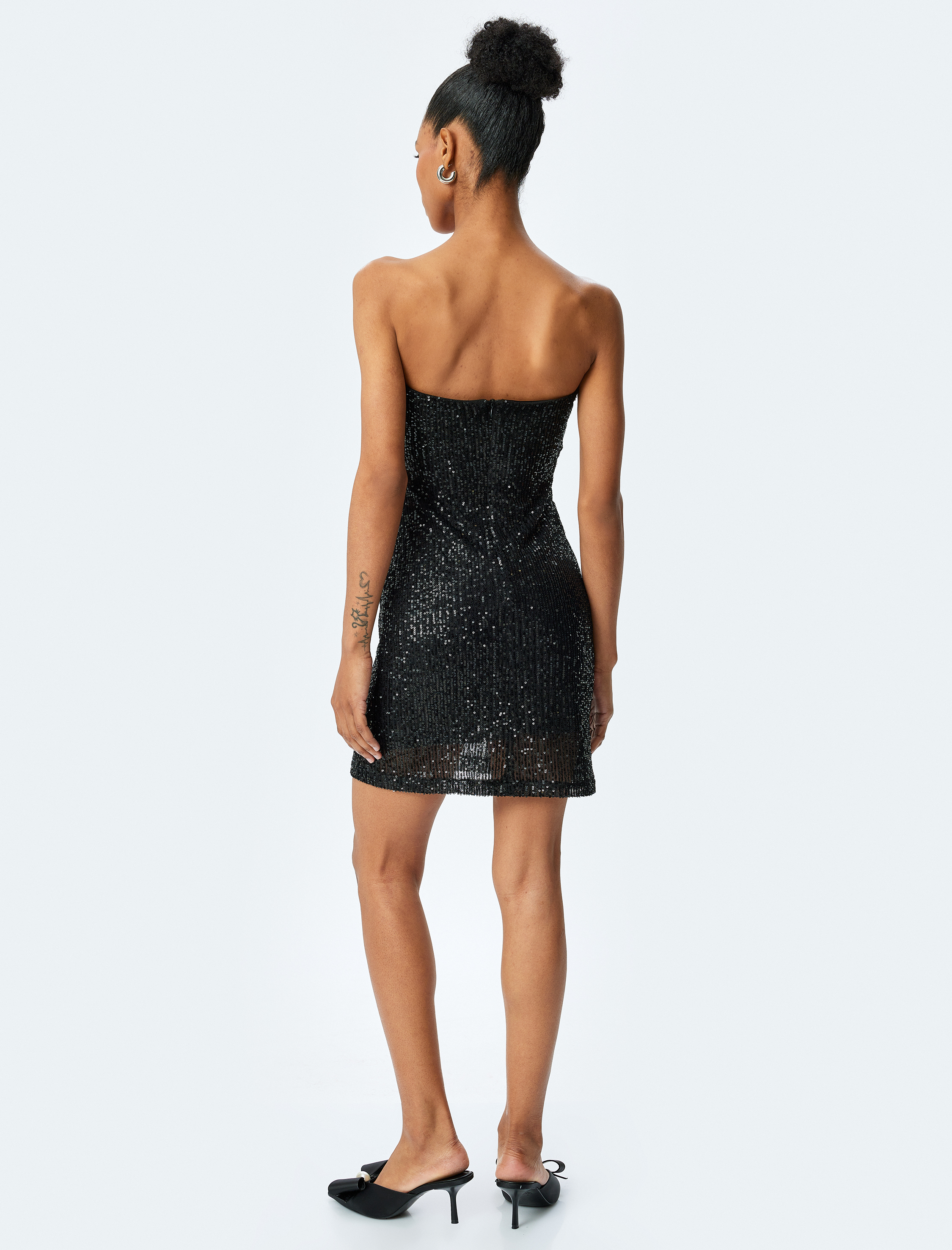 Pullu Payetli Pencere Detaylı Kolsuz Straplez Mini Elbise