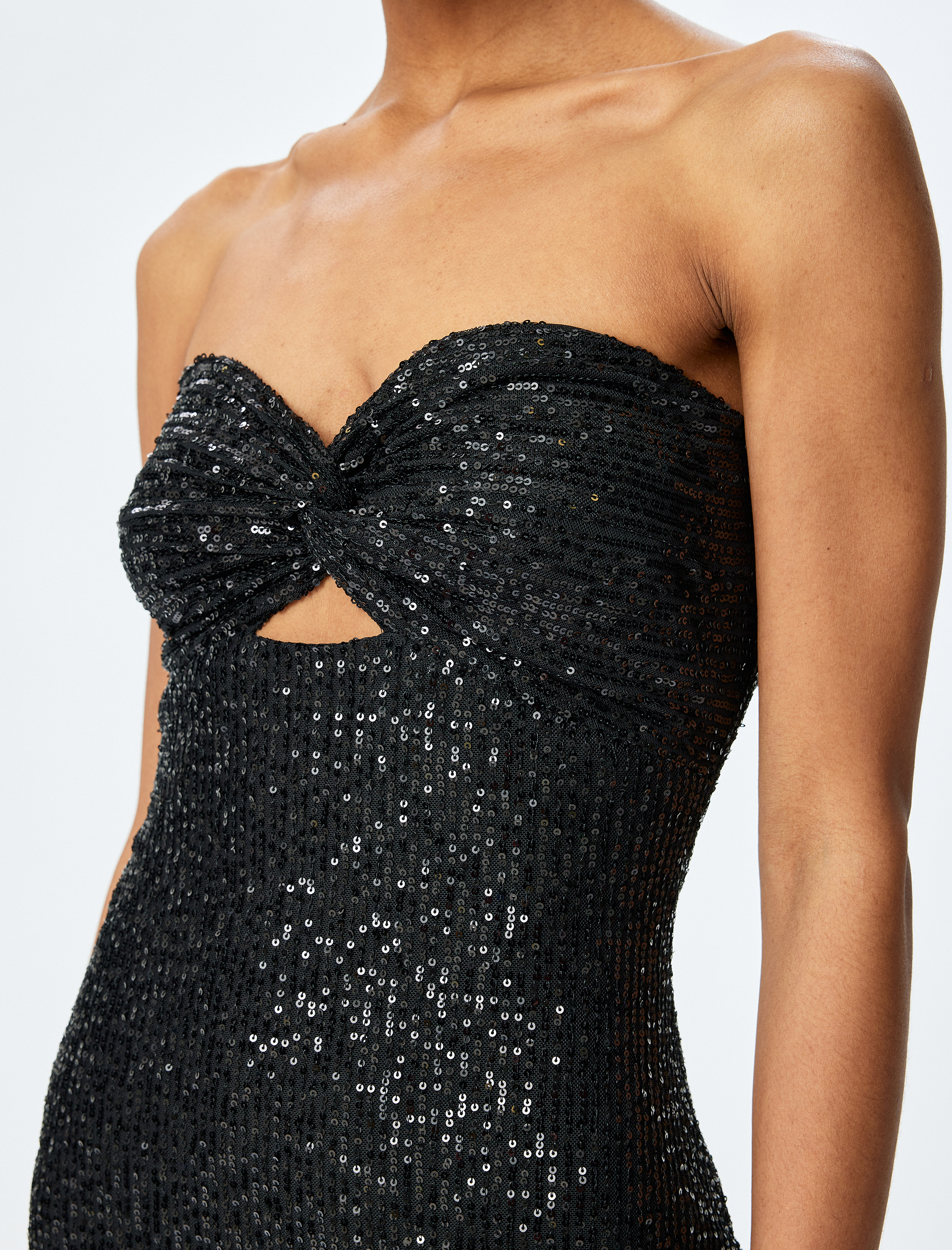 Pullu Payetli Pencere Detaylı Kolsuz Straplez Mini Elbise