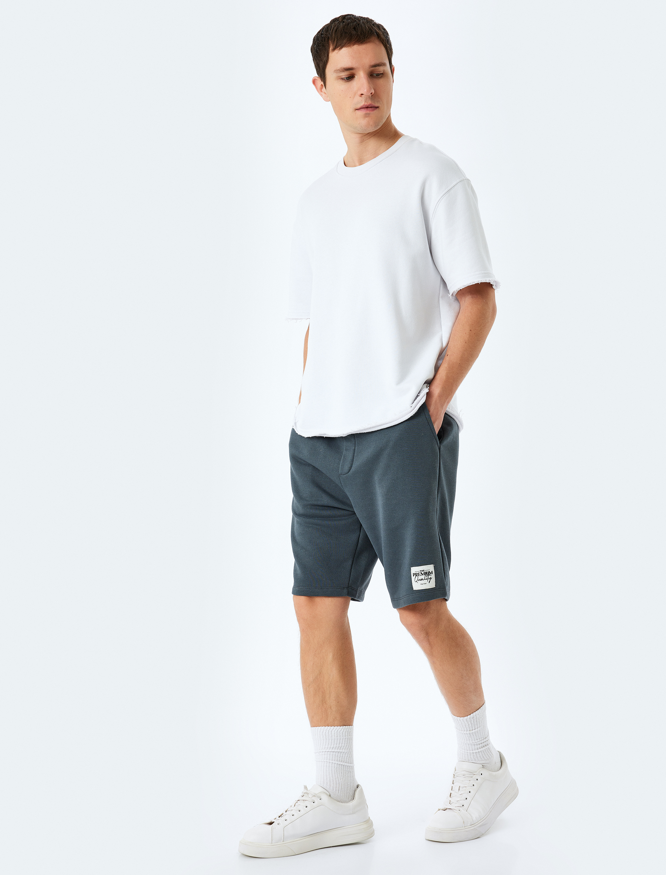 Cepli Etiket Detaylı Pamuk Karışımlı Beli Bağcıklı Şort