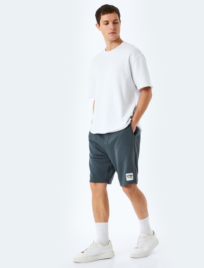  Cepli Etiket Detaylı Pamuk Karışımlı Beli Bağcıklı Şort