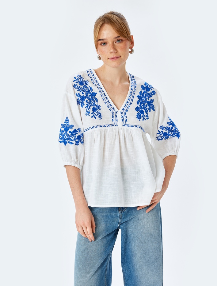  Pamuklu Etnik Desenli Nakışlı Kısa Balon Kollu V Yaka Bluz