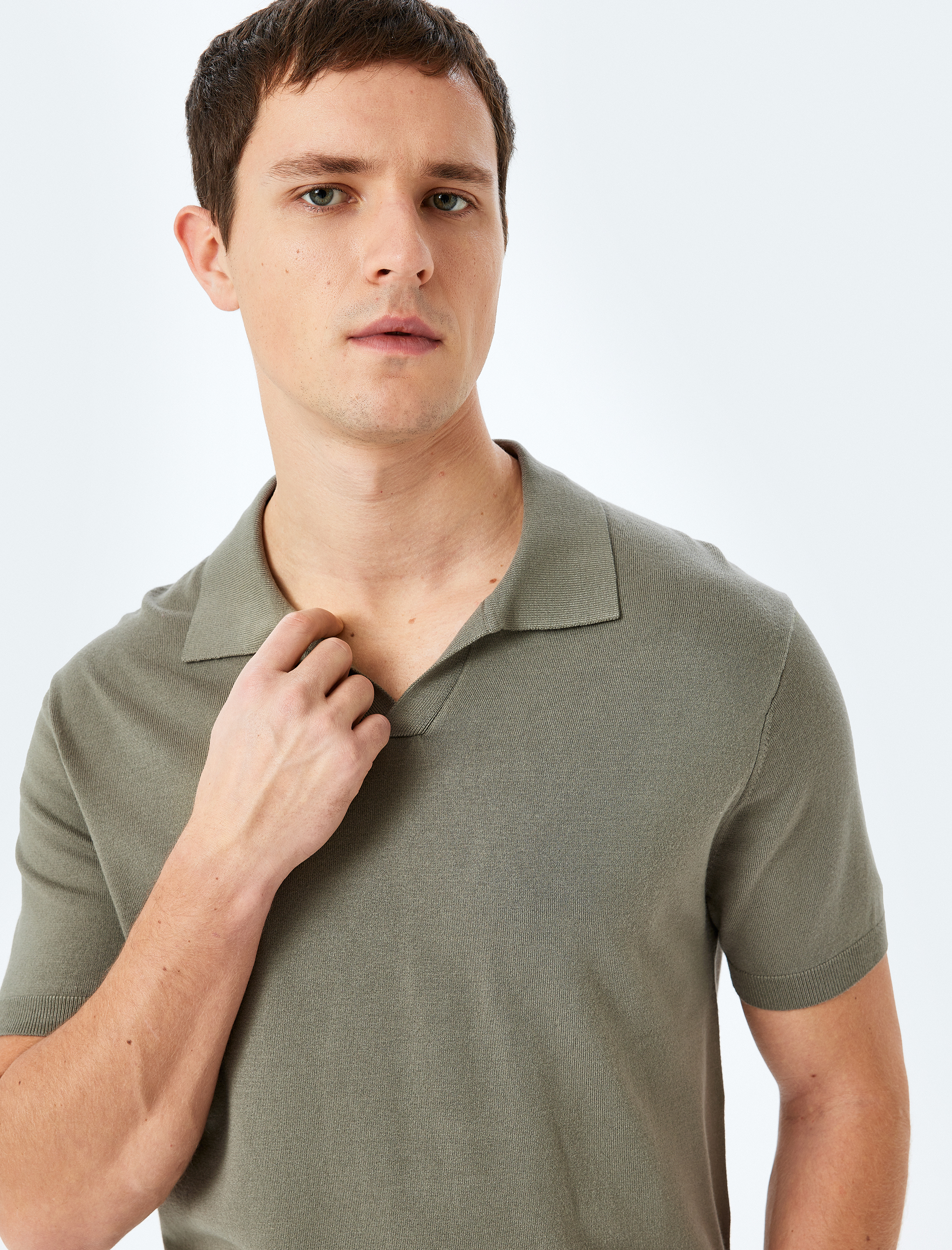   V Polo Yaka Viskon Kısa Kollu Triko Tişört