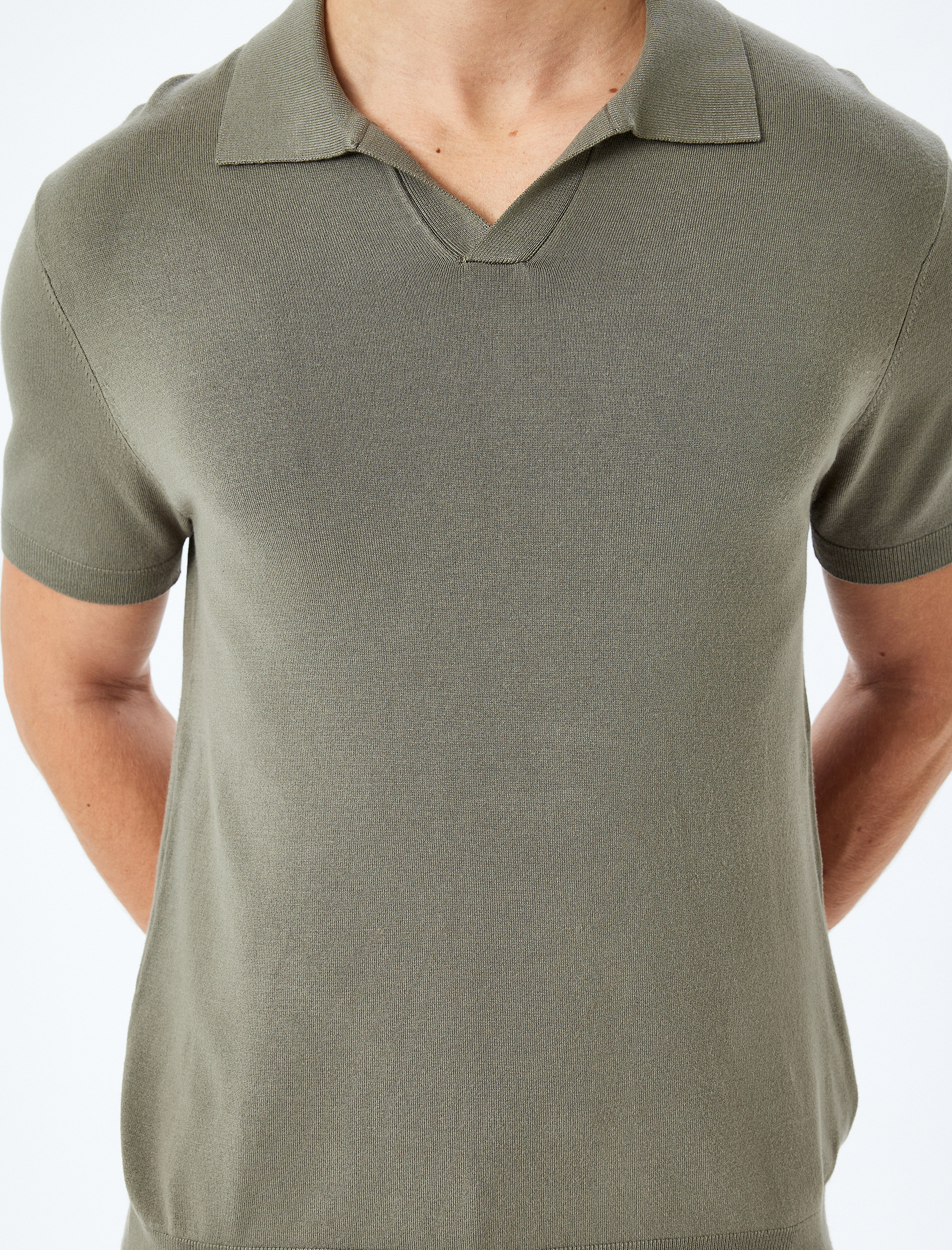   V Polo Yaka Viskon Kısa Kollu Triko Tişört