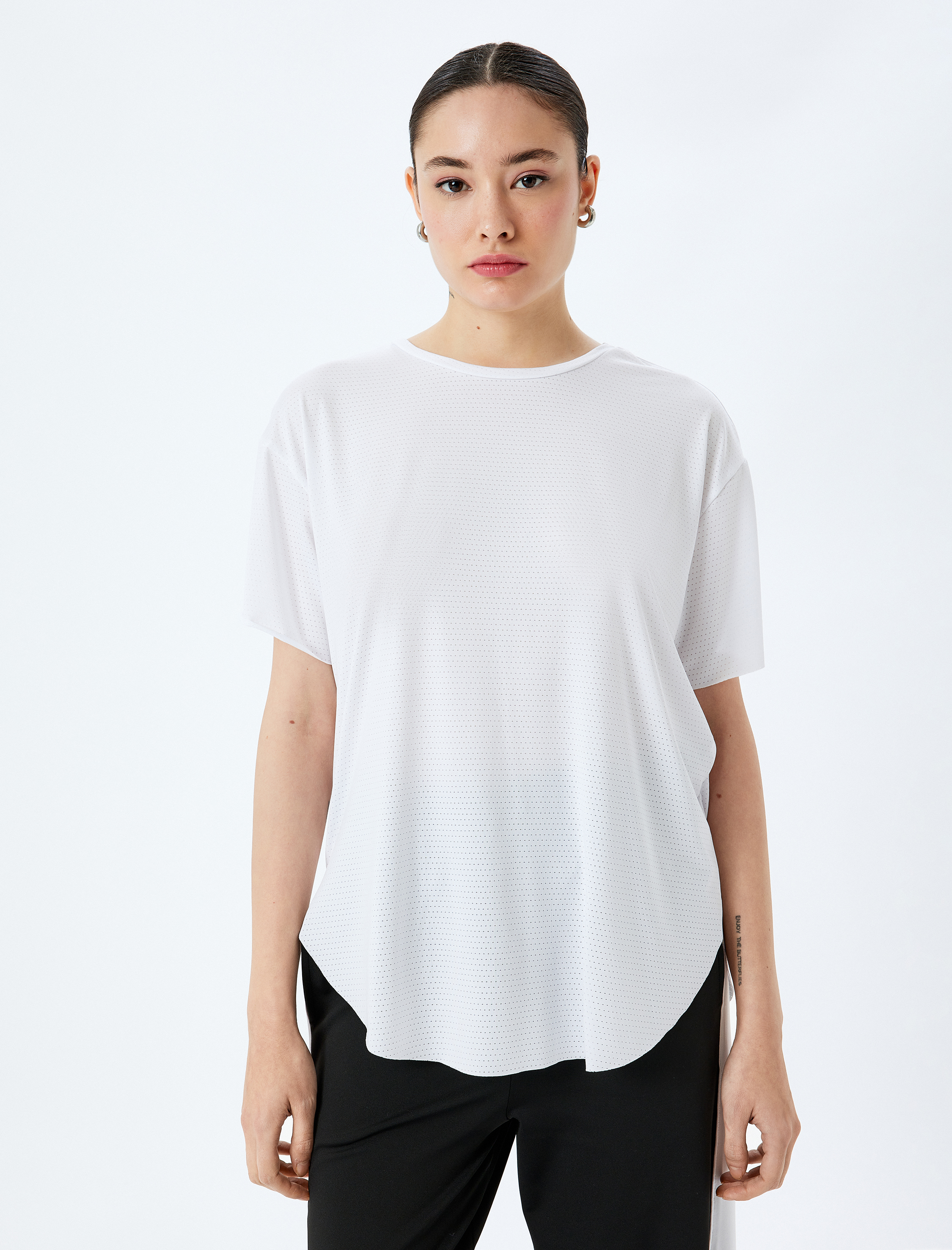   Kısa Kollu Bisiklet Yaka Yırtmaçlı Oversize Spor Tişört