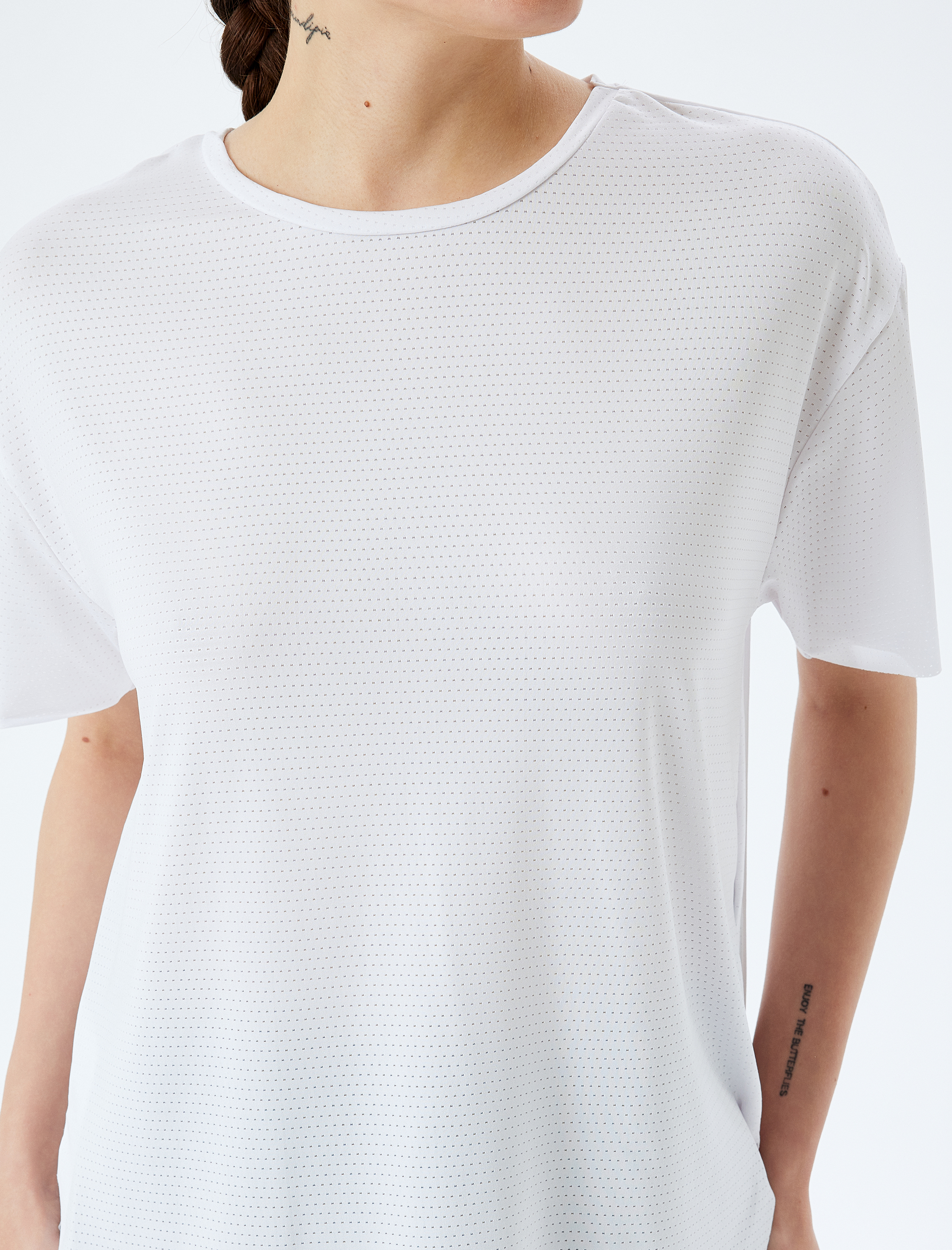   Kısa Kollu Bisiklet Yaka Yırtmaçlı Oversize Spor Tişört