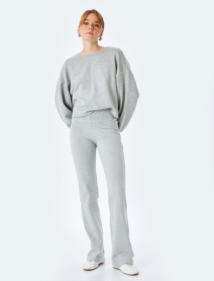  Arkası Pencere Detaylı Uzun Kollu Bisiklet Yaka Viskon Bluz