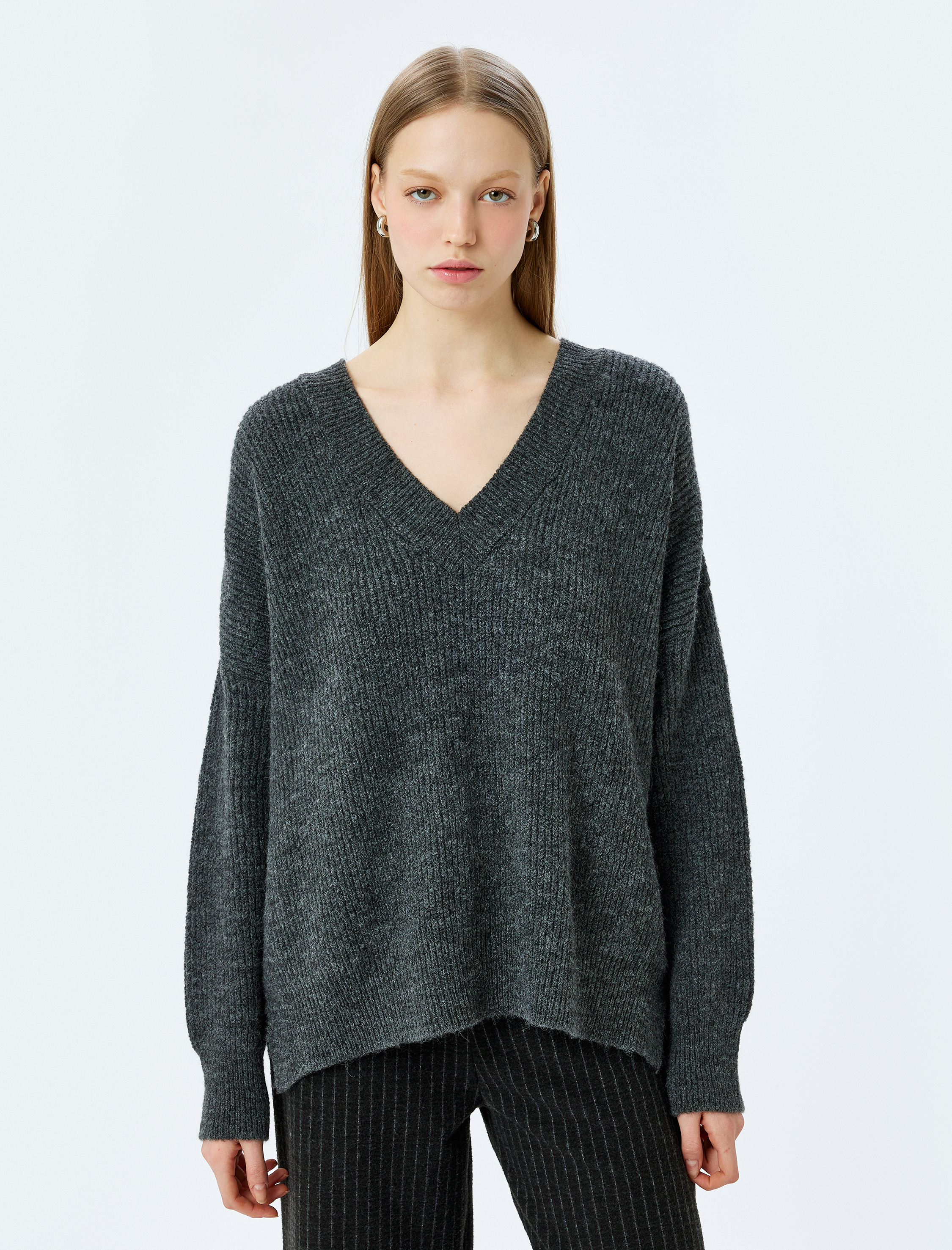   V Yaka Rahat Kalıp Uzun Kollu Triko Kazak