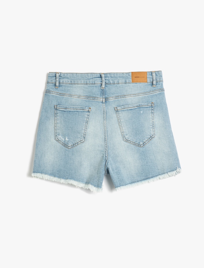  Rahat Kesim Yıpratma Detaylı Denim Şort
