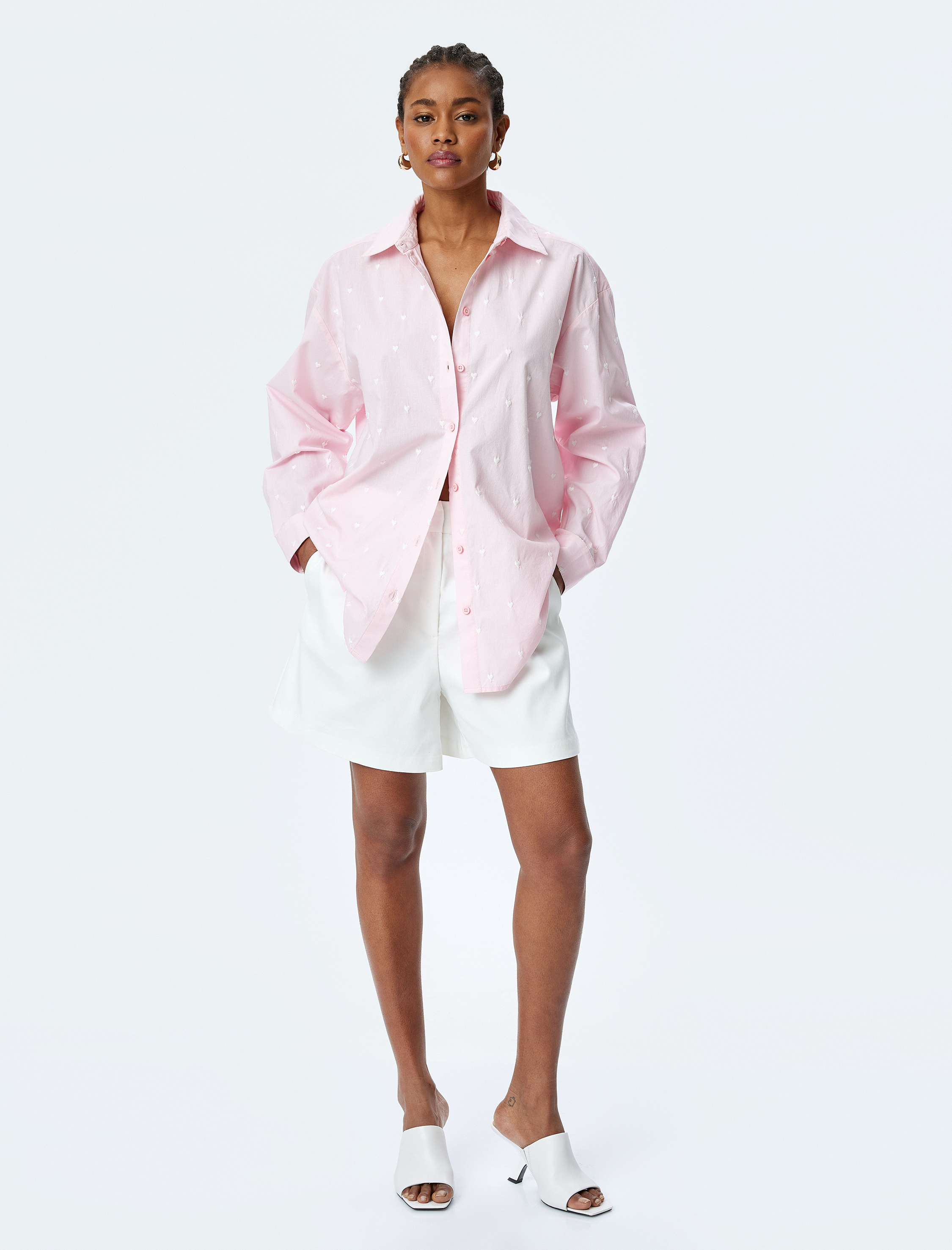   Pamuklu Uzun Kollu Kalp Nakış Detaylı Oversize Gömlek