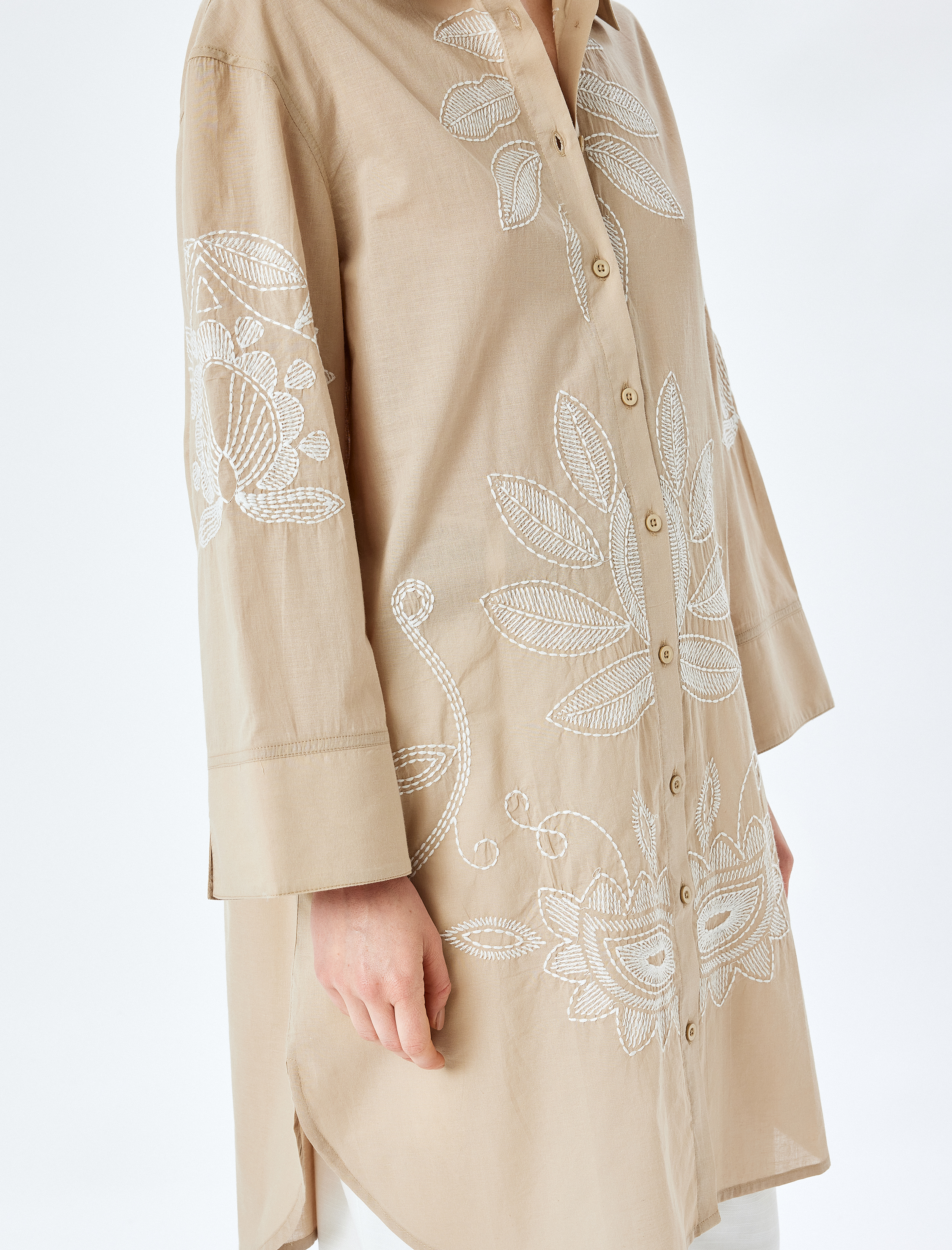 Pamuklu Floral İşleme Detaylı Gömlek Yaka Uzun Oversize Tunik