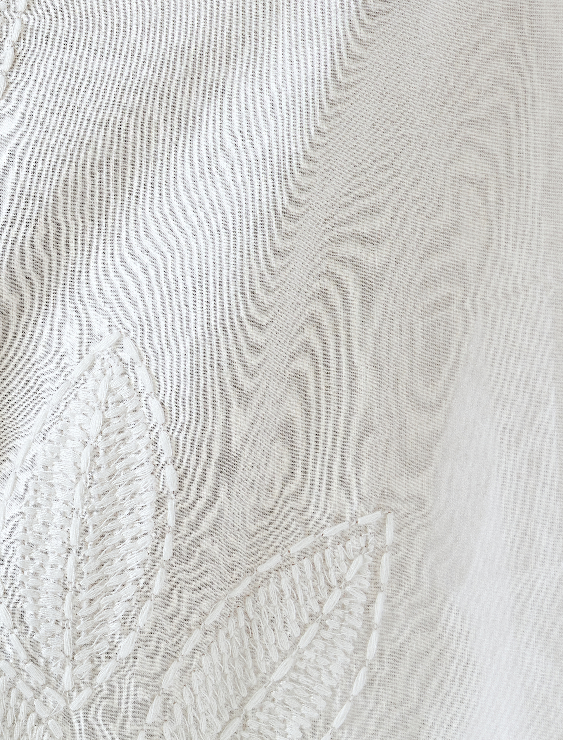   Pamuklu Floral İşleme Detaylı 3/4 Kol Gömlek Yaka Uzun Oversize Tunik