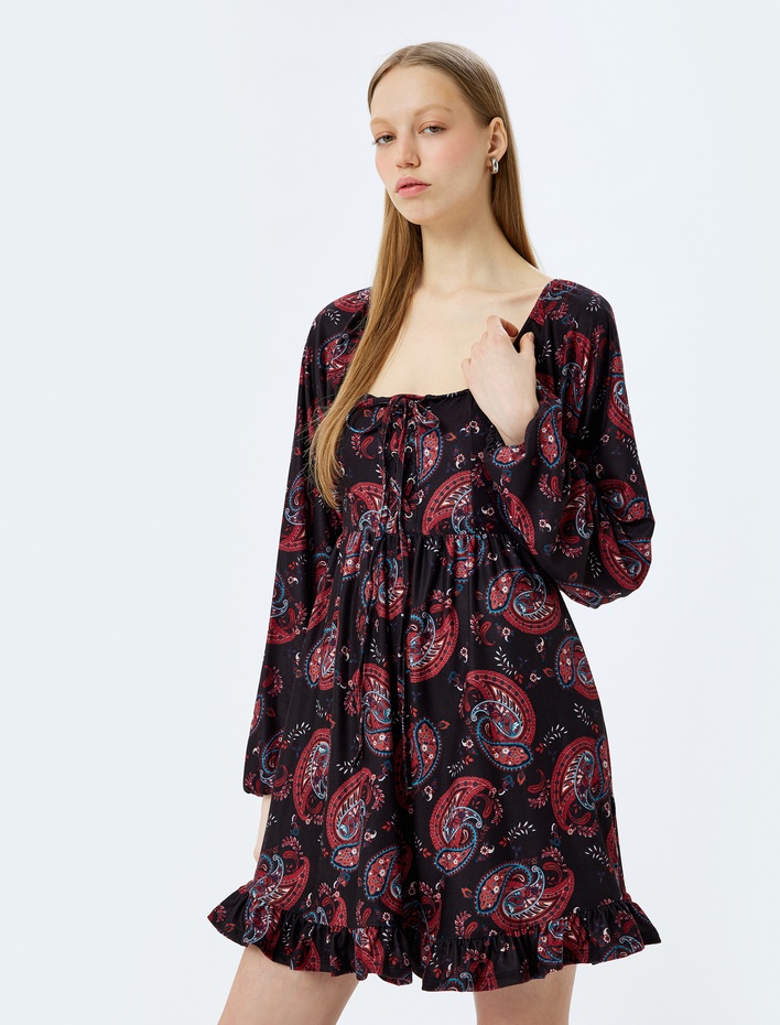  Bağcıklı Yaka Uzun Balon Kol Volanlı Mini Elbise