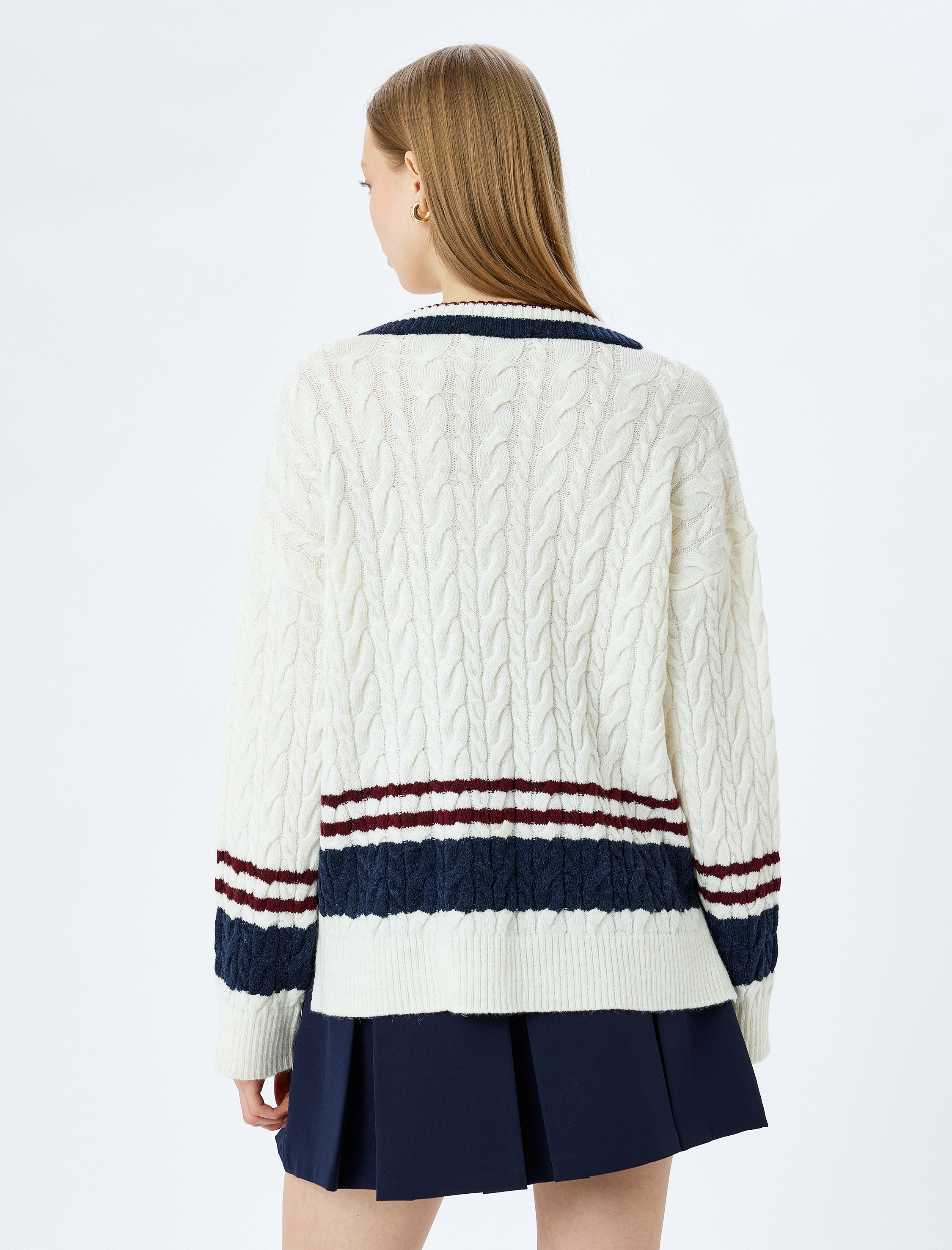   Saç Örgülü V Yaka Uzun Kollu Biyeli Triko Kazak