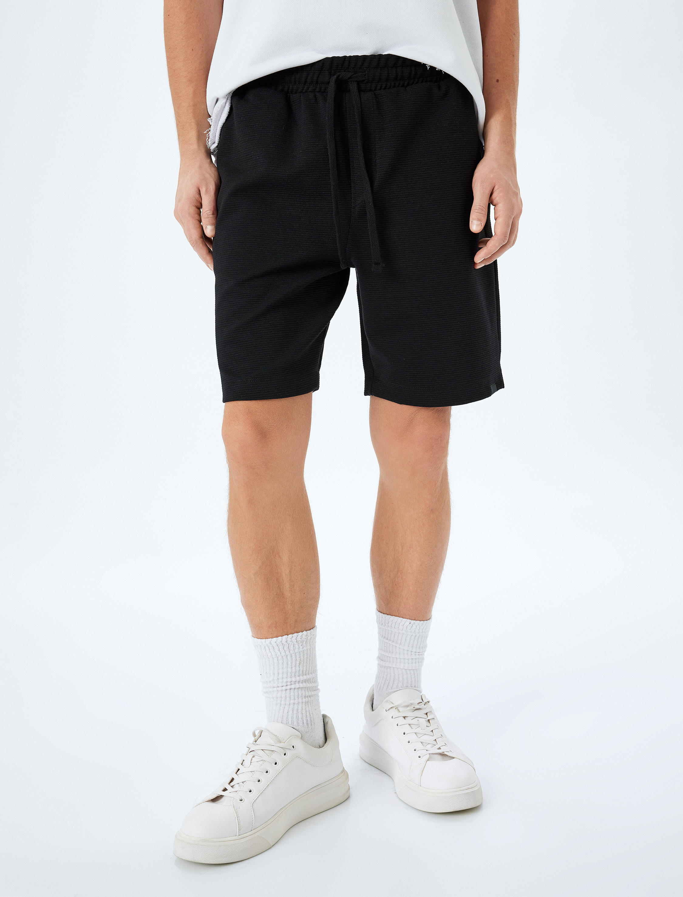 Cep Detaylı Bermuda Beli Bağcıklı Şort