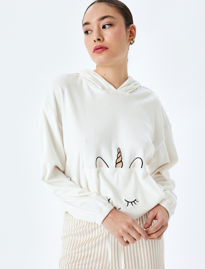  Unicorn İşleme Detaylı Cepli Uzun Kollu Kapüşonlu Polar Pijama Üstü