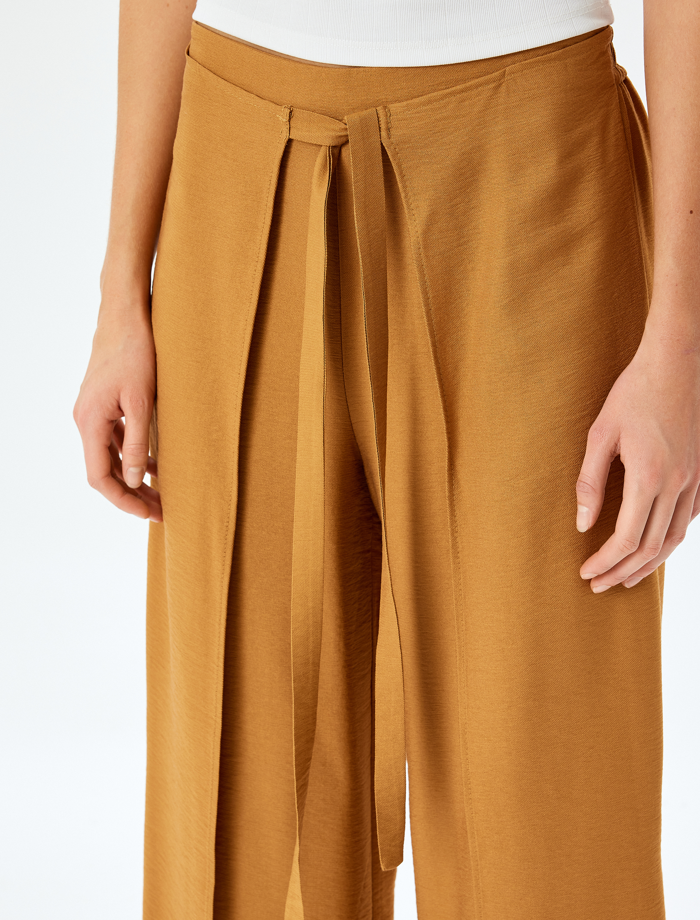   Kruvaze Yanları Kapak Detaylı Bağlamalı Bol Paça Viskon Pantolon