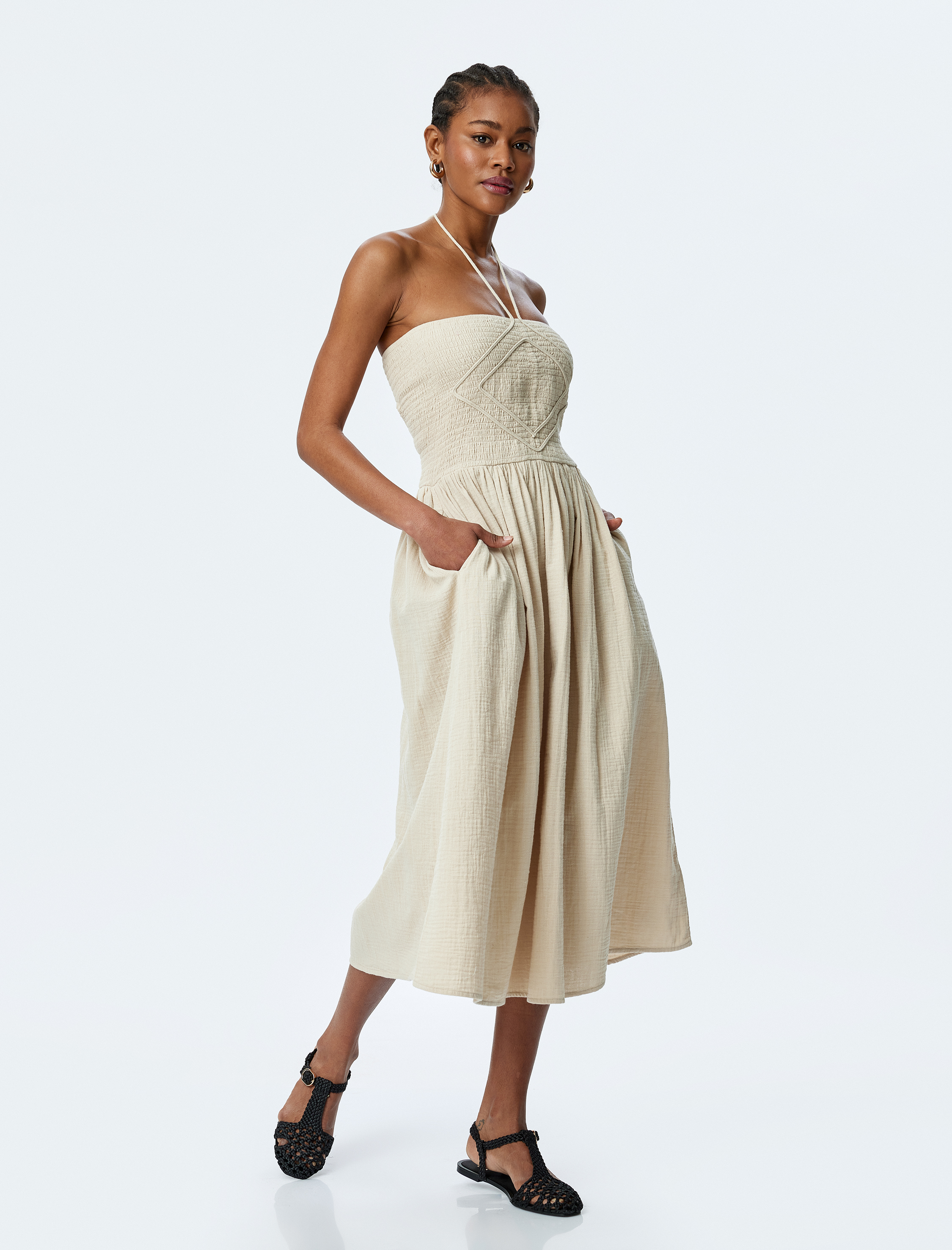   Pamuklu Arkası Pencere Detaylı Gipeli Midi Boy Straplez Elbise