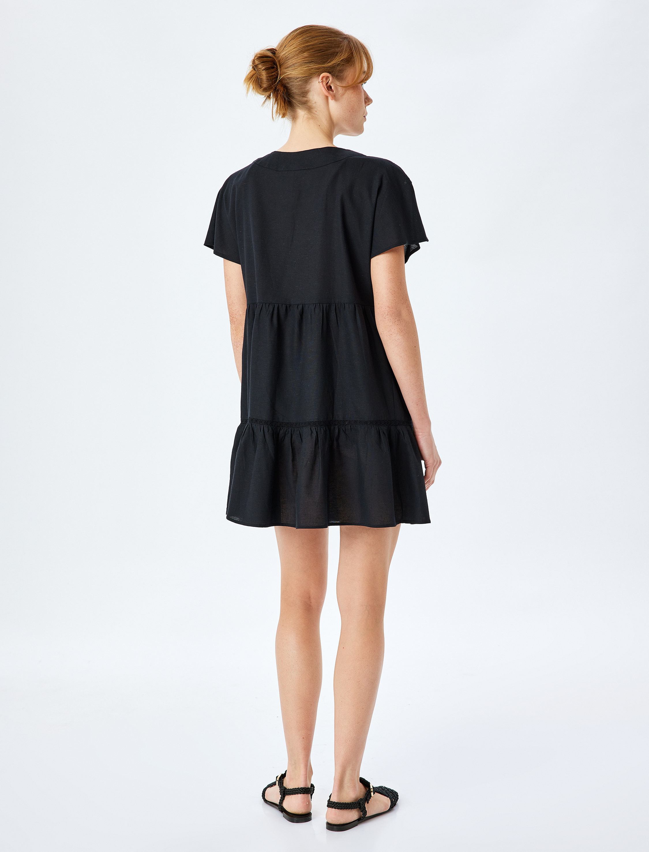 V Yaka Dökümlü Kısa Kollu Katmanlı Viskon Keten Karışımlı Plaj Elbisesi