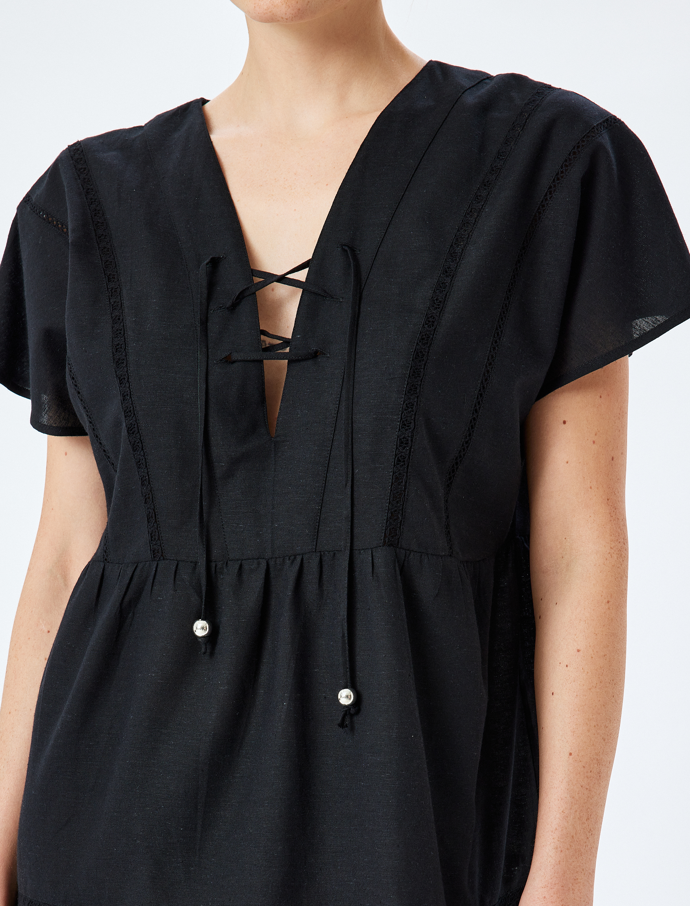 V Yaka Dökümlü Kısa Kollu Katmanlı Viskon Keten Karışımlı Plaj Elbisesi