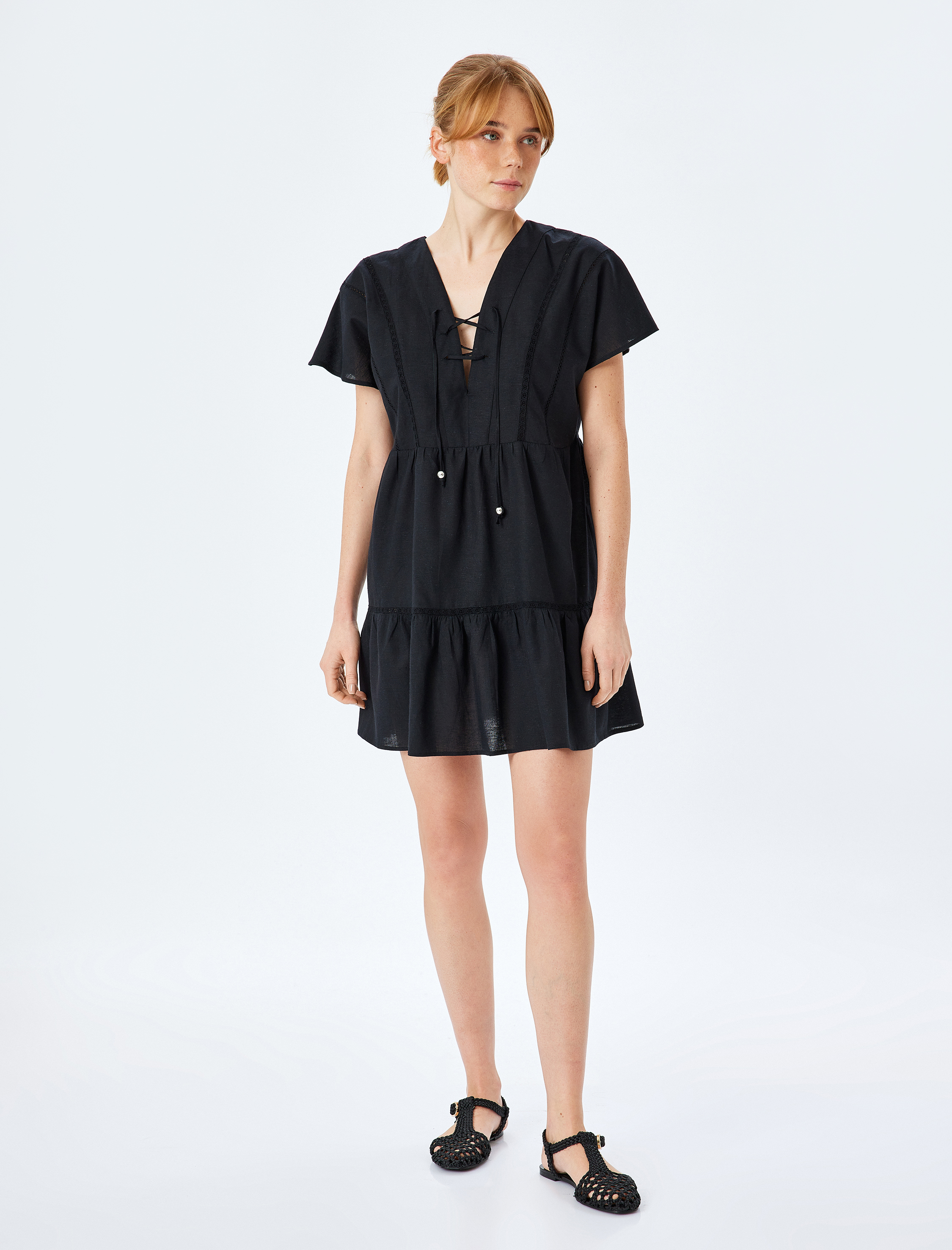 V Yaka Dökümlü Kısa Kollu Katmanlı Viskon Keten Karışımlı Plaj Elbisesi