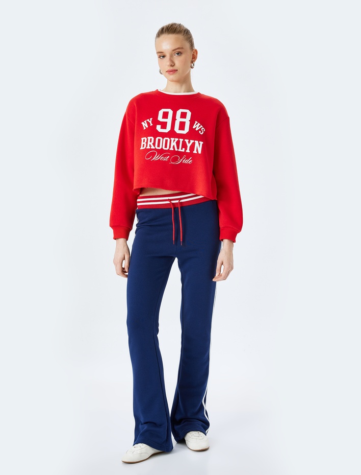  Şardonlu Kolej Baskılı Bisiklet Yaka Crop Sweatshirt