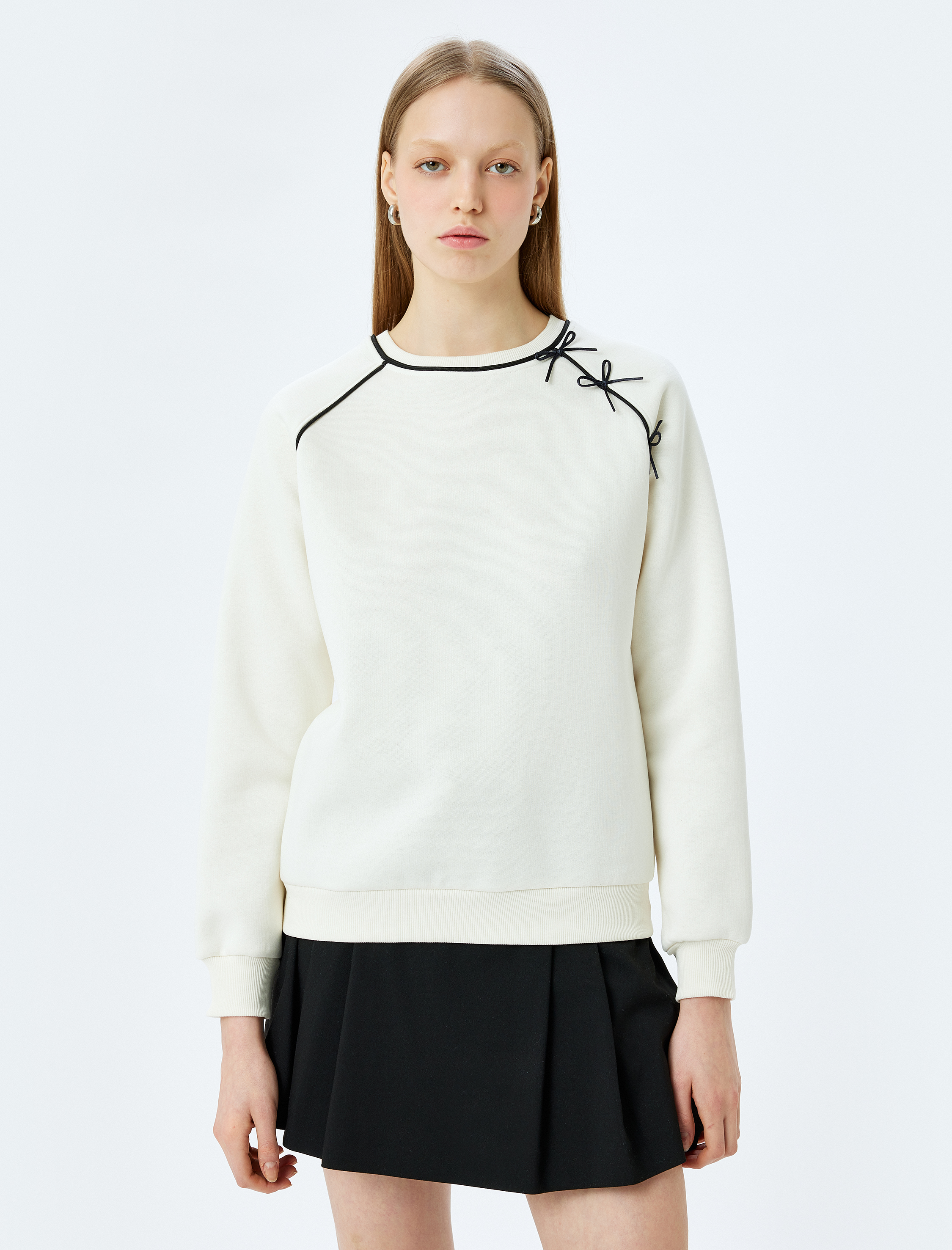   Şardonlu Fiyonklu Bisiklet Yaka Uzun Kollu Sweatshirt