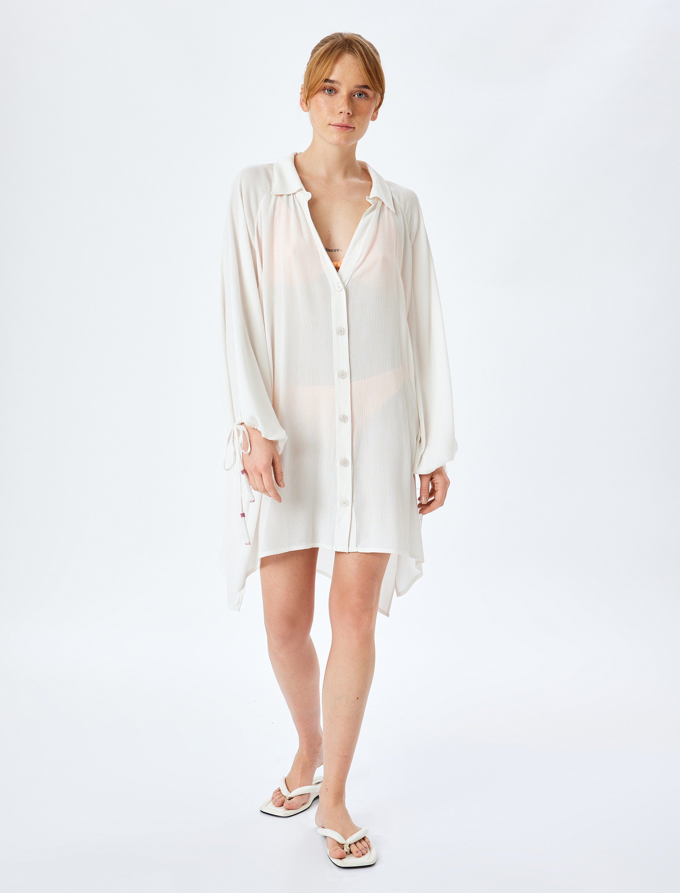 Düğmeli Uzun Kollu Arkası Baskı Detaylı Viskon Plaj Elbisesi