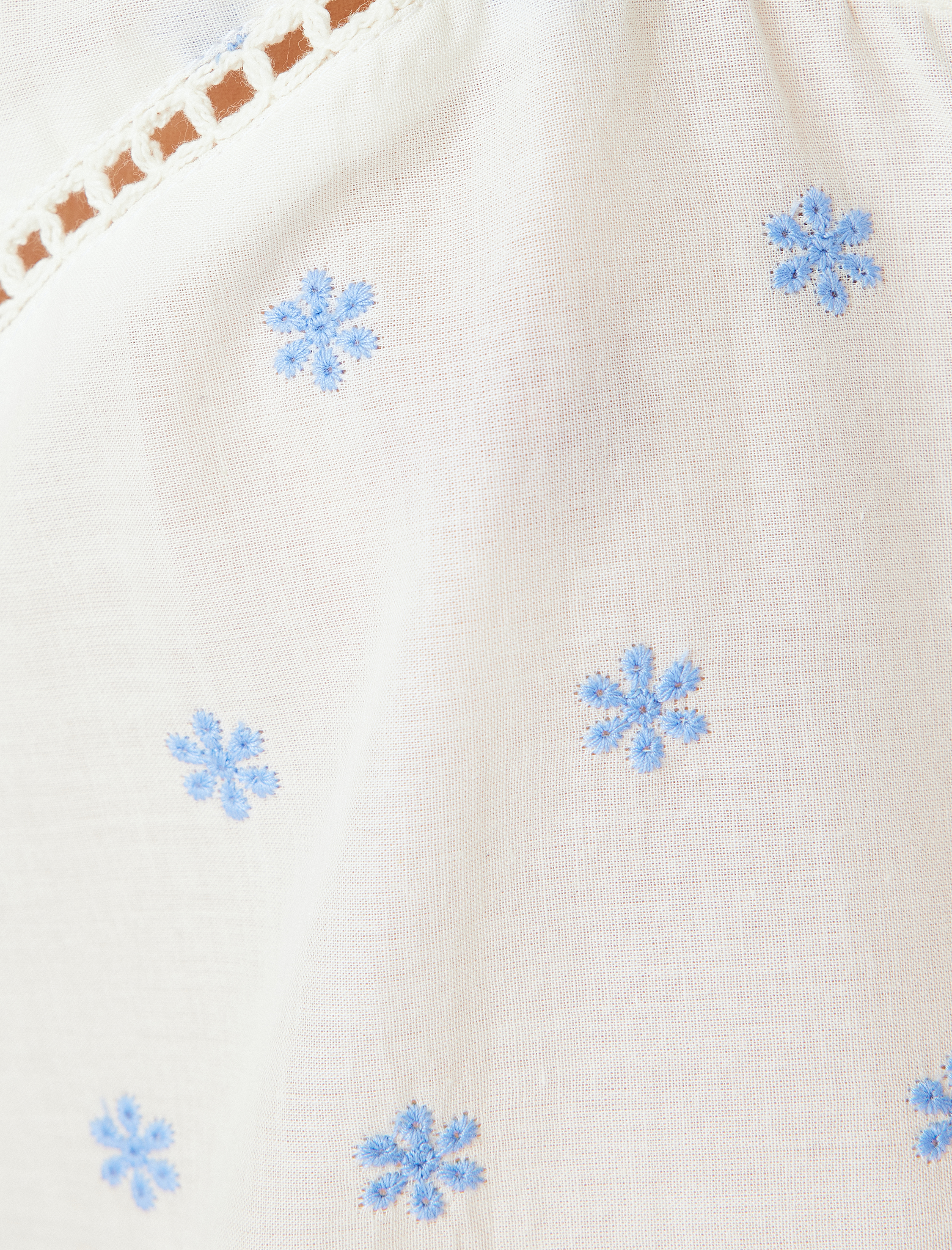   Pamuklu Nakış Detaylı İnce Askılı Fistolu Pijama Üstü