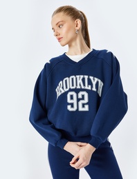 Kolej Baskılı Uzun Kollu Oversize V Yaka Sweatshirt