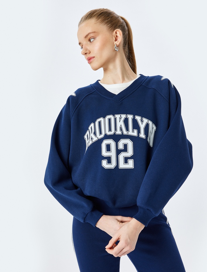  Kolej Baskılı Uzun Kollu Oversize V Yaka Sweatshirt