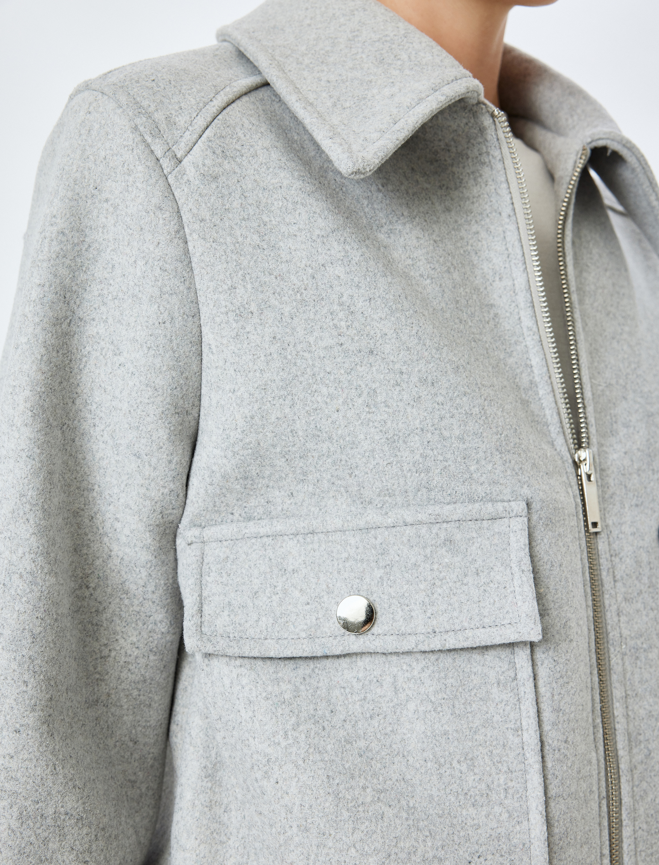   Uzun Kollu Fermuar Detaylı Crop Ceket