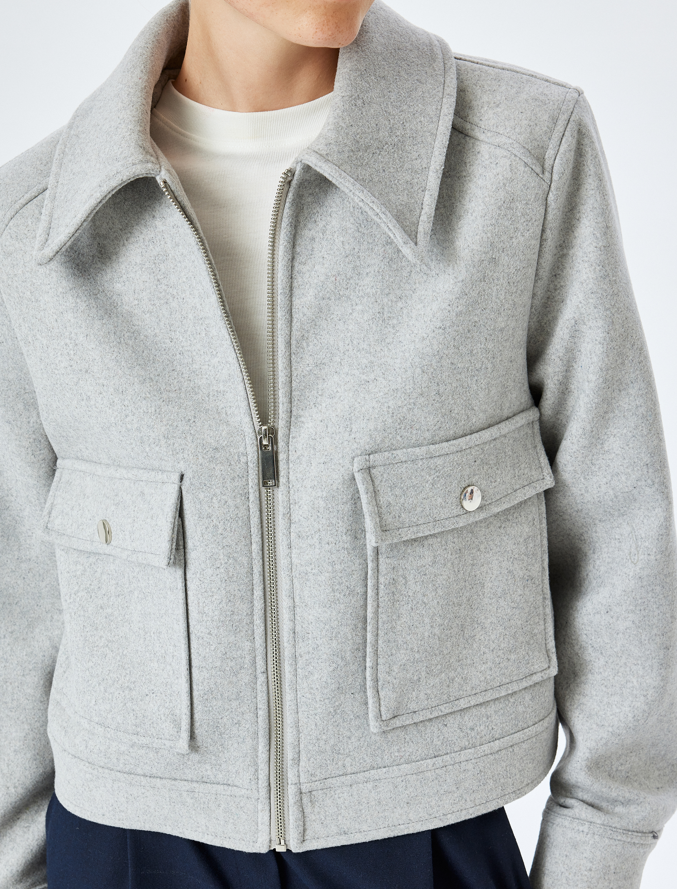   Uzun Kollu Fermuar Detaylı Crop Ceket