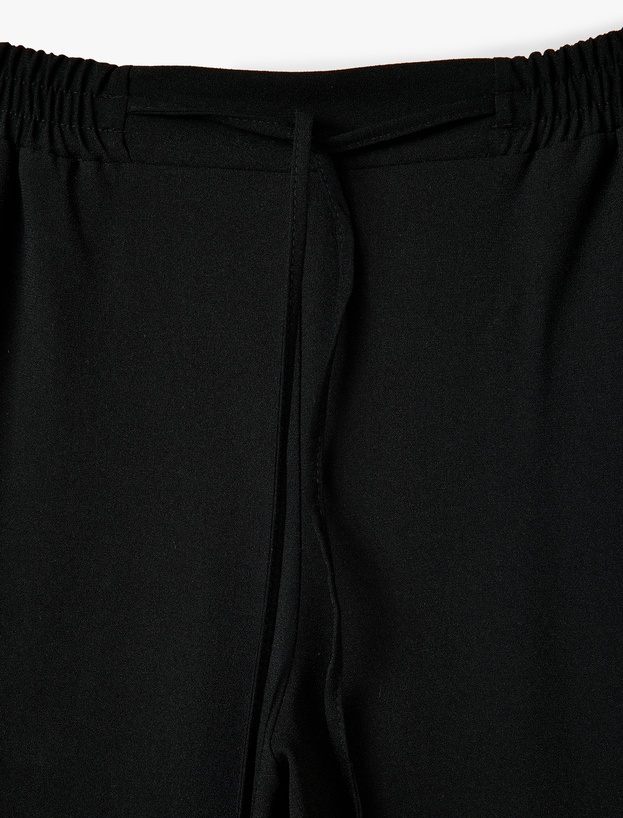 Geniş Paça Cepli Beli Bağcıklı Şerit Detaylı Pantolon_3