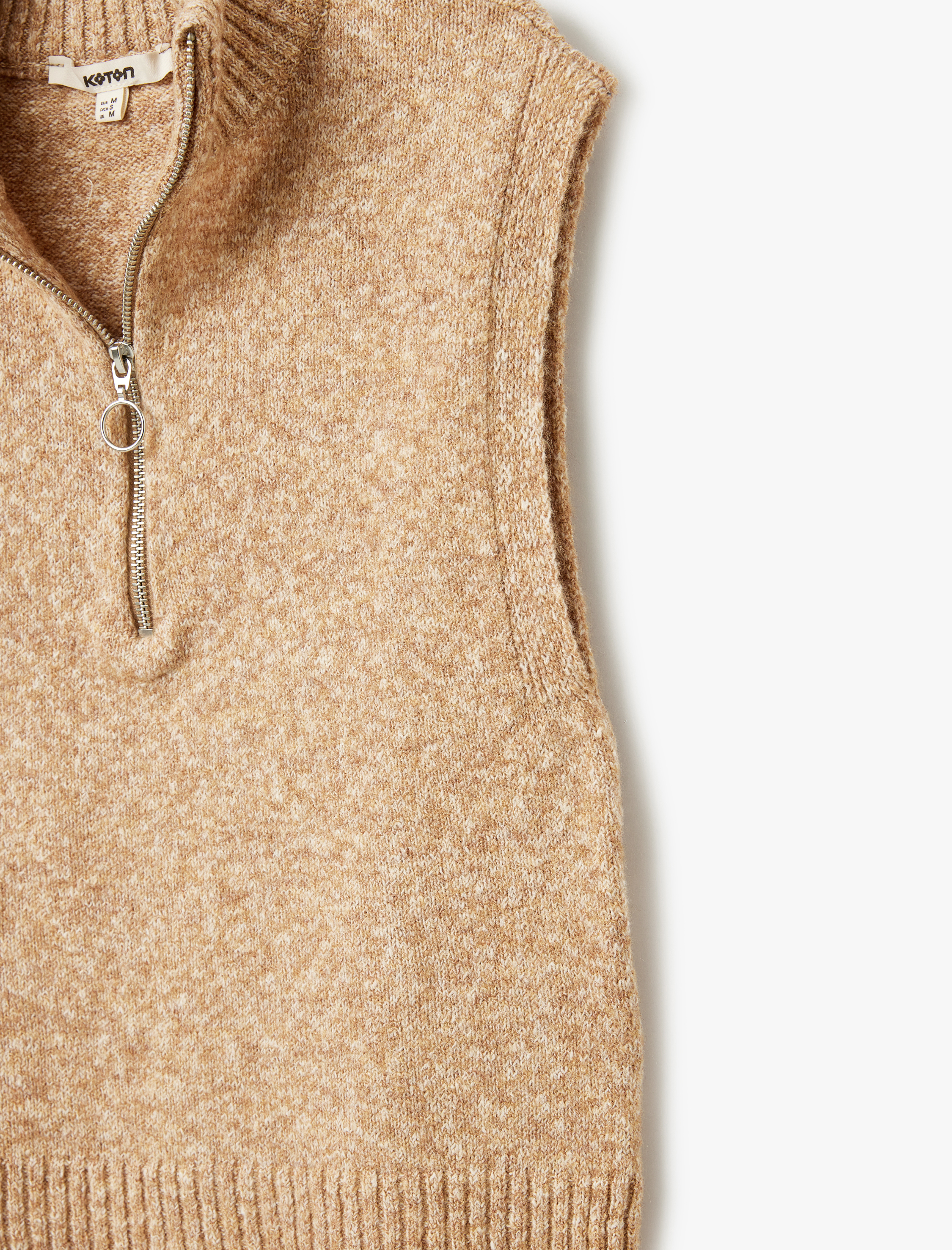   Yarım Fermuar Detaylı Dik Yaka Kolsuz Triko Süveter