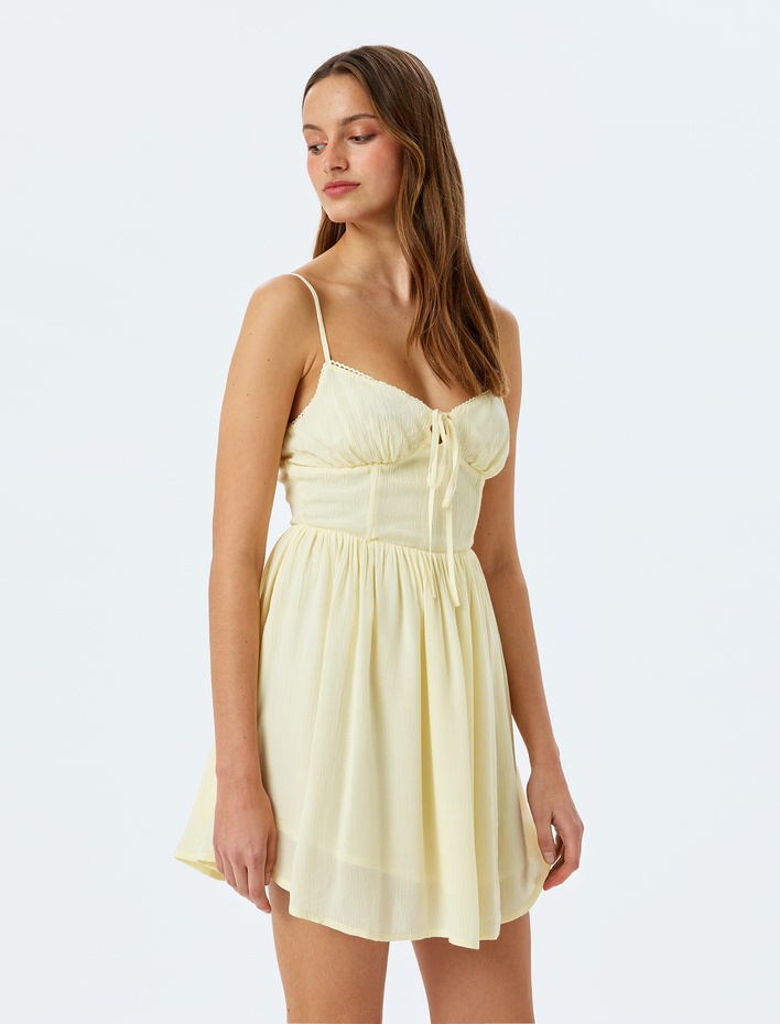  Koton X Sibil Çetinkaya - Astarlı İnce Askılı Mini Volanlı Viskon Plaj Elbisesi