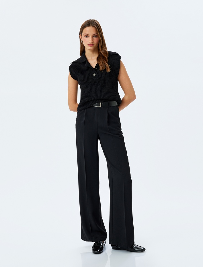  Yarım Düğme Detaylı Kolsuz Polo Yaka Süveter