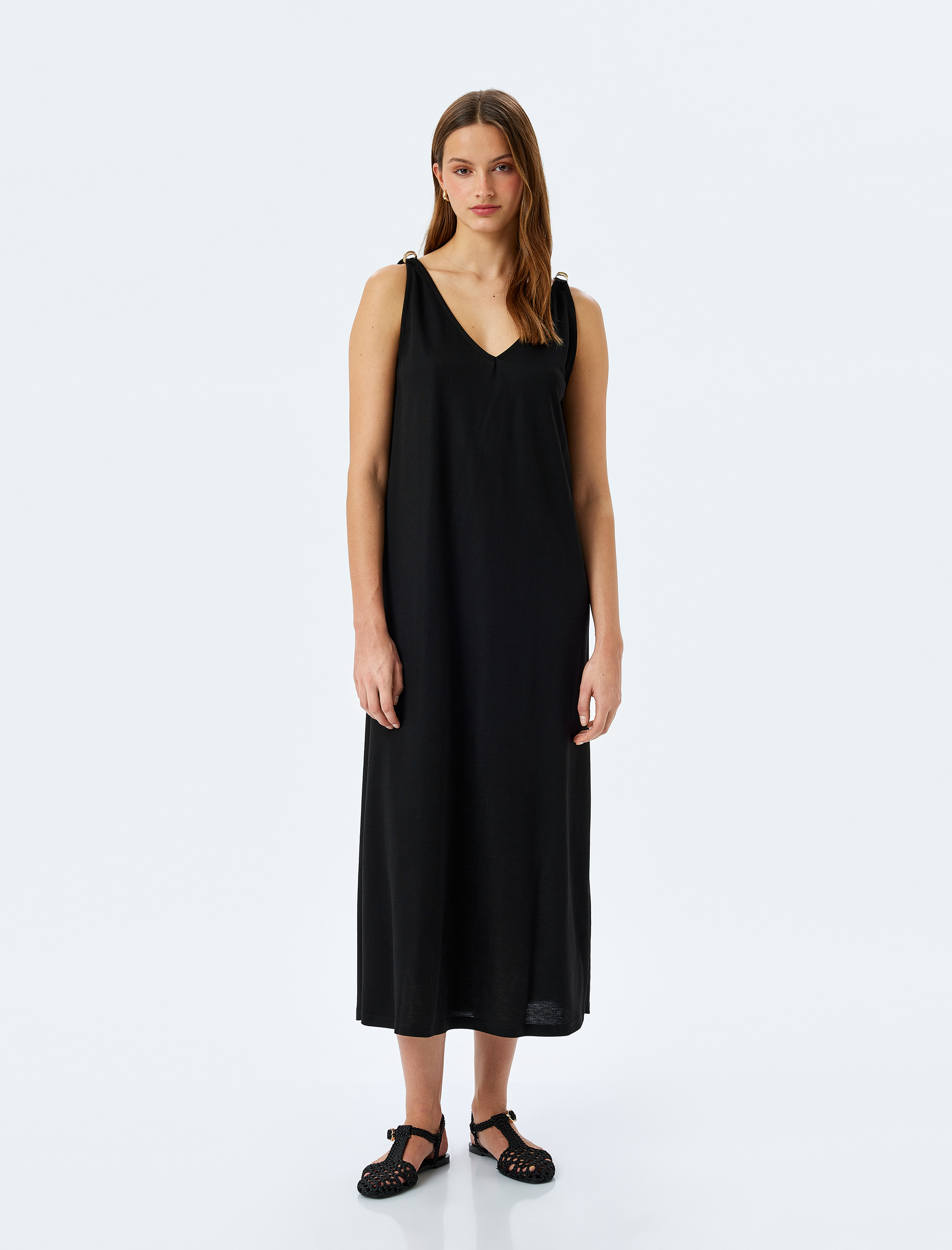   Kolsuz Metal Aksesuar Detaylı Yırtmaçlı V Yaka Midi Viskon Elbise