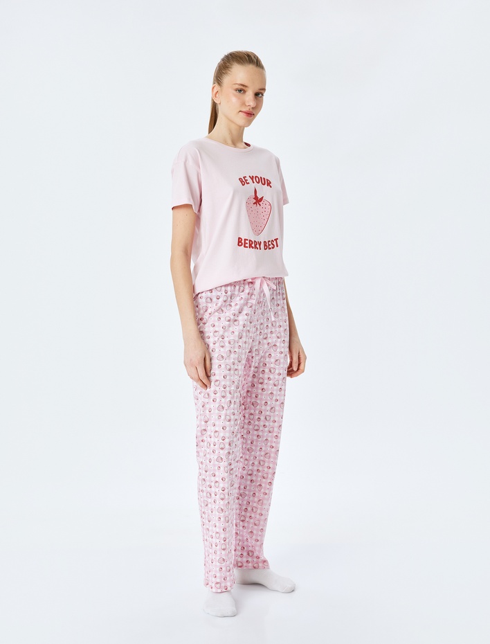  Çilek Baskılı Kısa Kollu Pamuklu Pijama Takımı