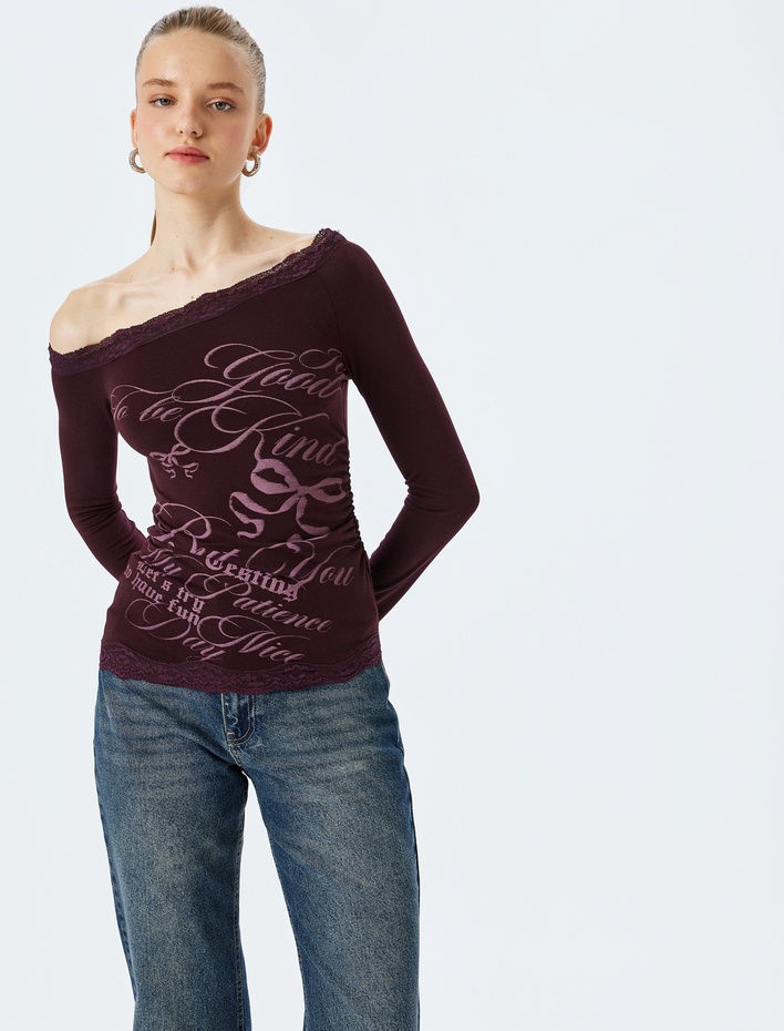  Asimetrik Yaka Uzun Kollu Omzu Açık Baskılı Dantelli Tişört