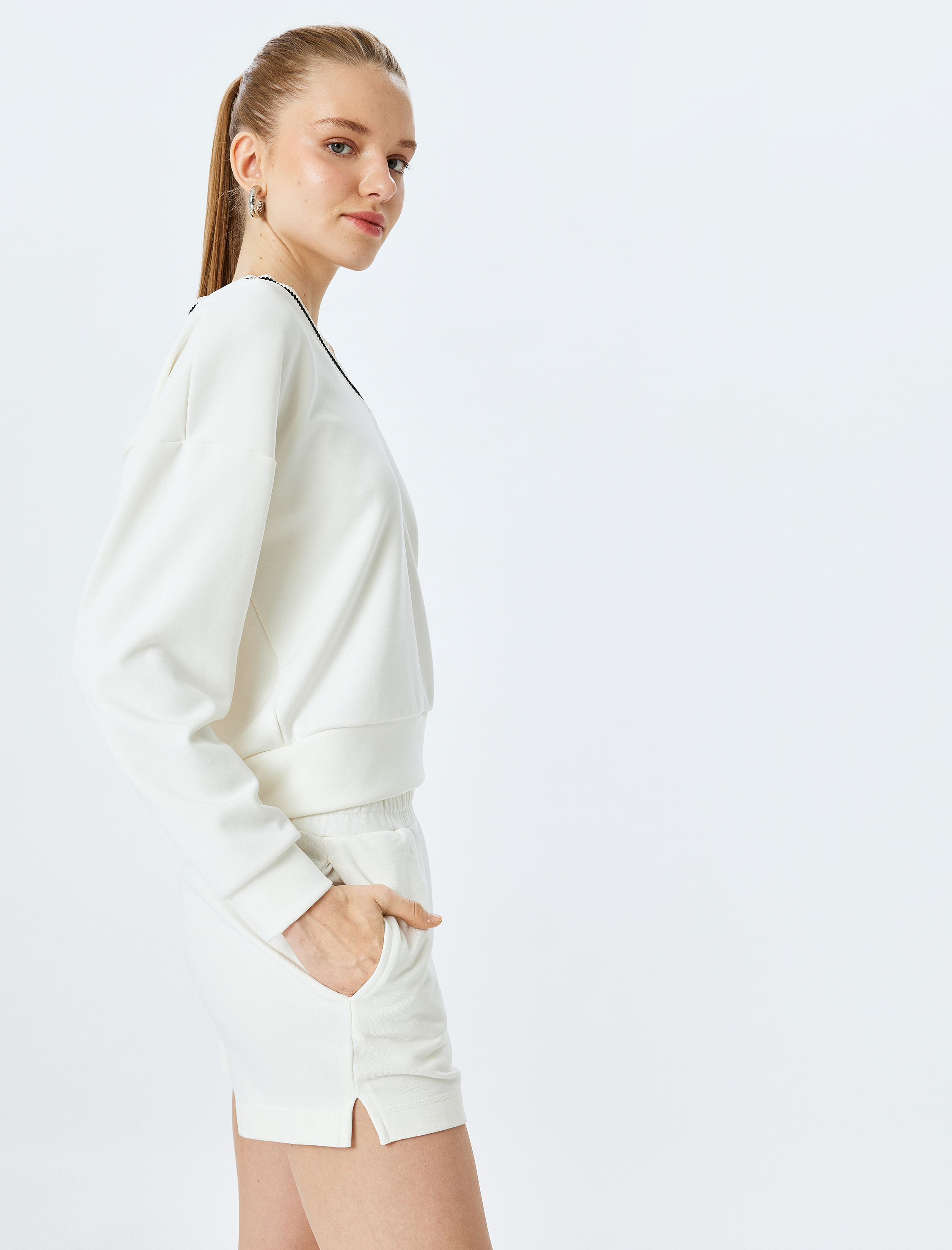 Çizgili Modal Karışımlı Oversize V Yaka Spor Sweatshirt