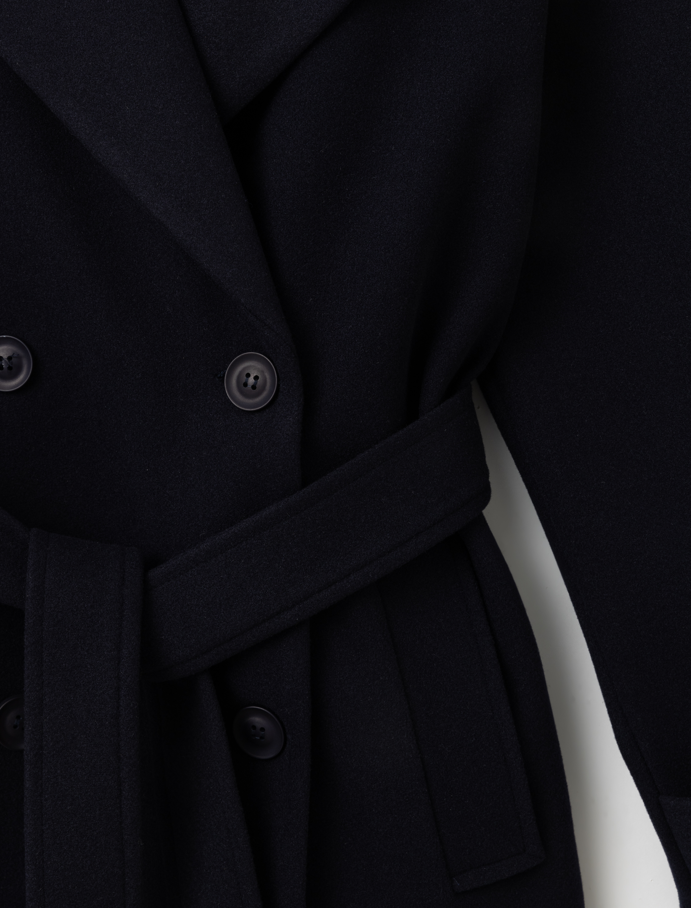   Uzun Kollu Kemerli Cepli Kruvaze Kaşe Kaban