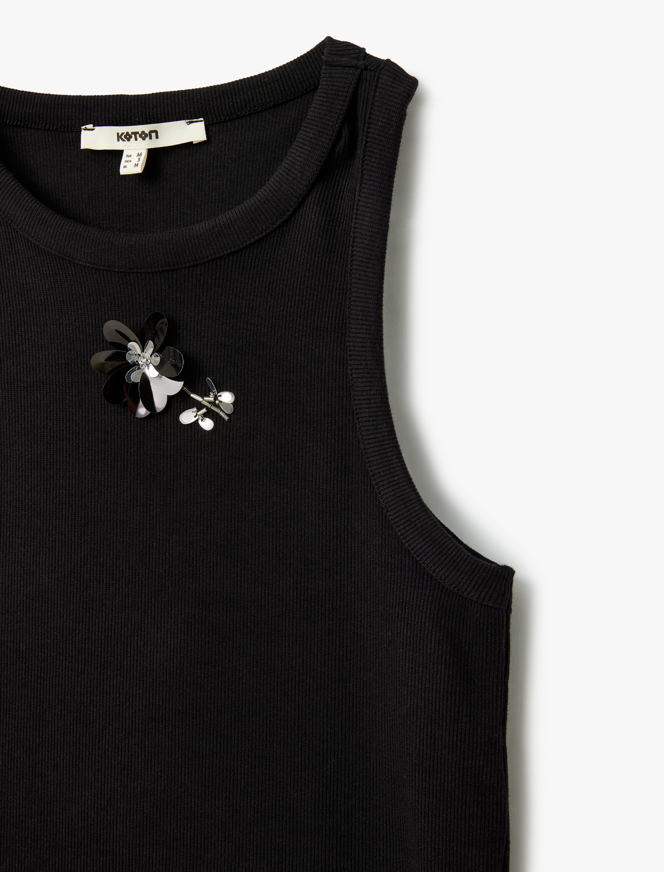   Pamuklu Kolsuz Payet Detaylı Halter Yaka Üst