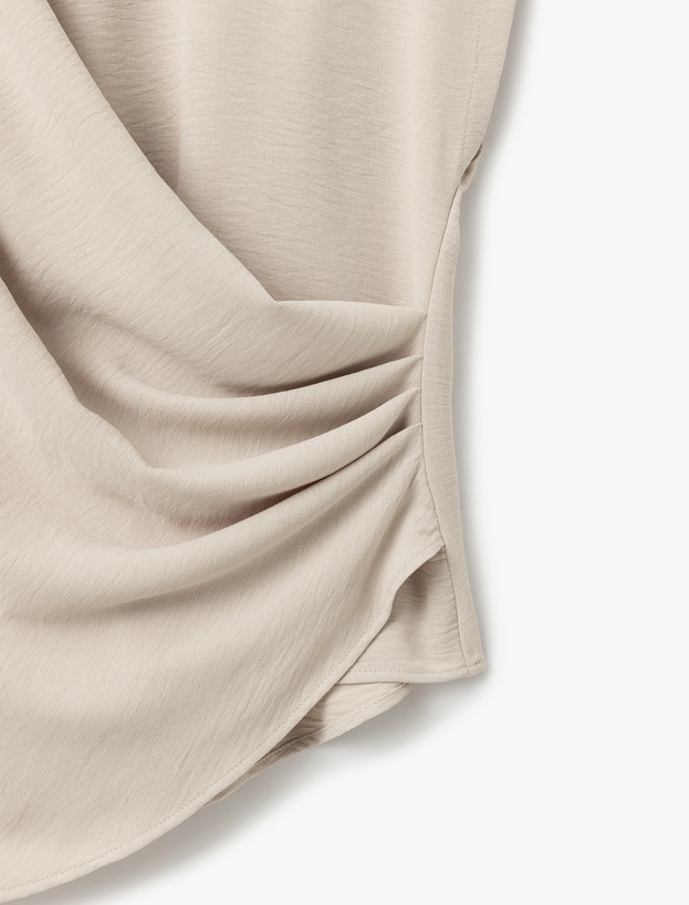 Drape Detaylı Bisiklet Yaka Asimetrik Kruvaze Bluz_5