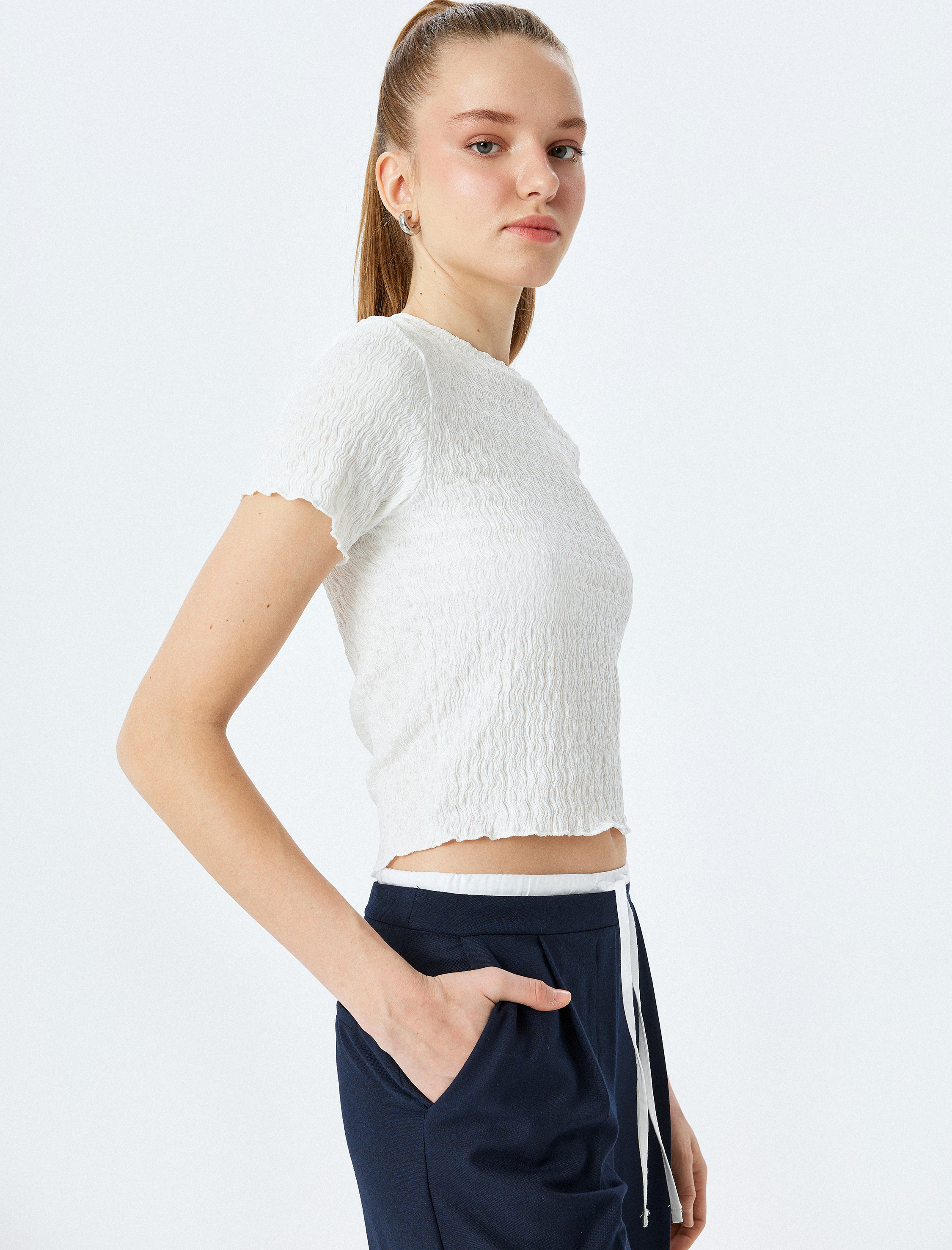   Basic Kısa Kollu Bisiklet Yaka Dokulu Crop Tişört Bürümcük