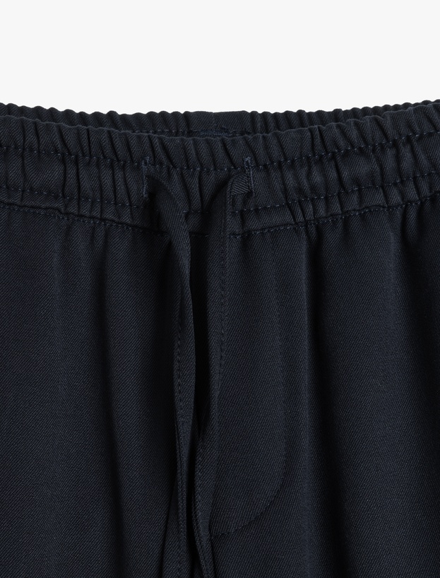 Viskon Karışımlı Cep Detaylı Beli Bağcıklı Eşofman Pantolon_2