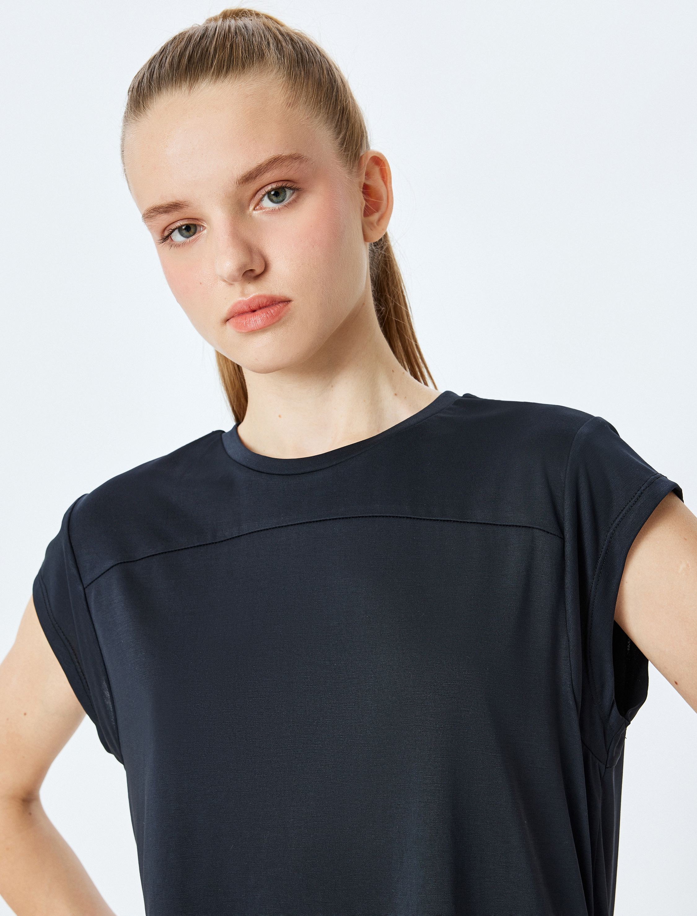   Modal Karışımlı Kolsuz Rahat Kalıp Bisiklet Yaka Spor Tişört